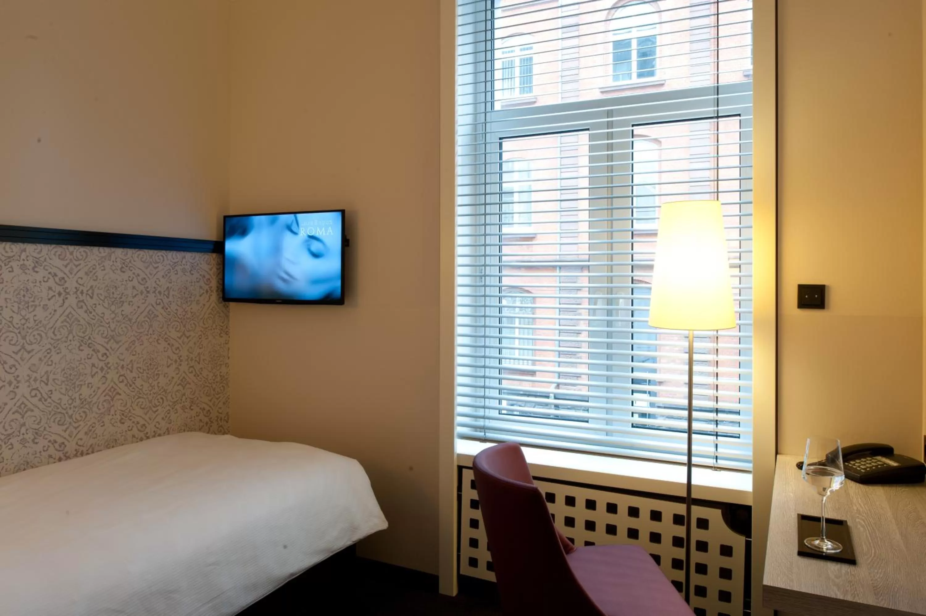 Day, Bed in Hotel Topas Frankfurt City Centre