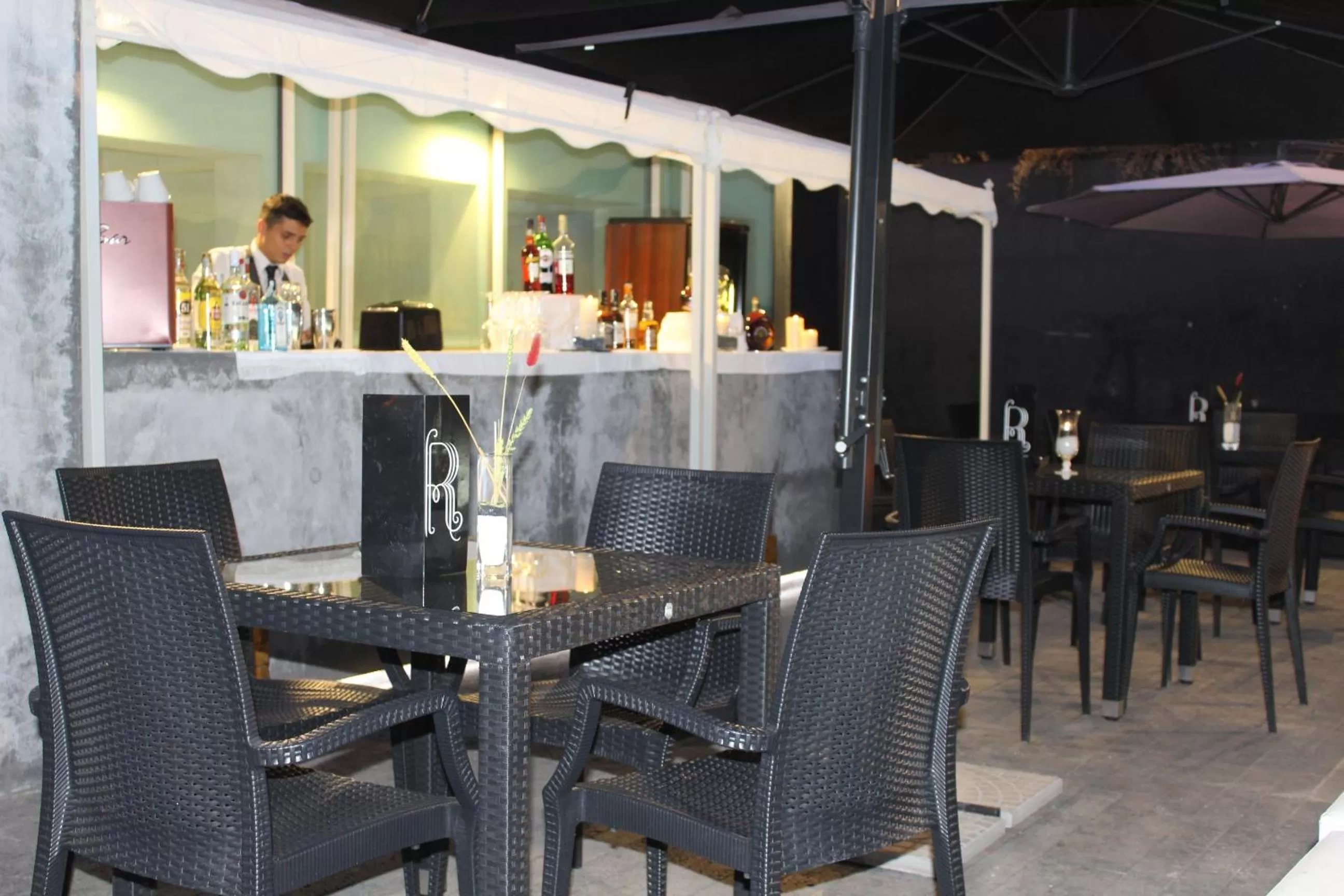 Restaurant/places to eat in Hotel Romano House