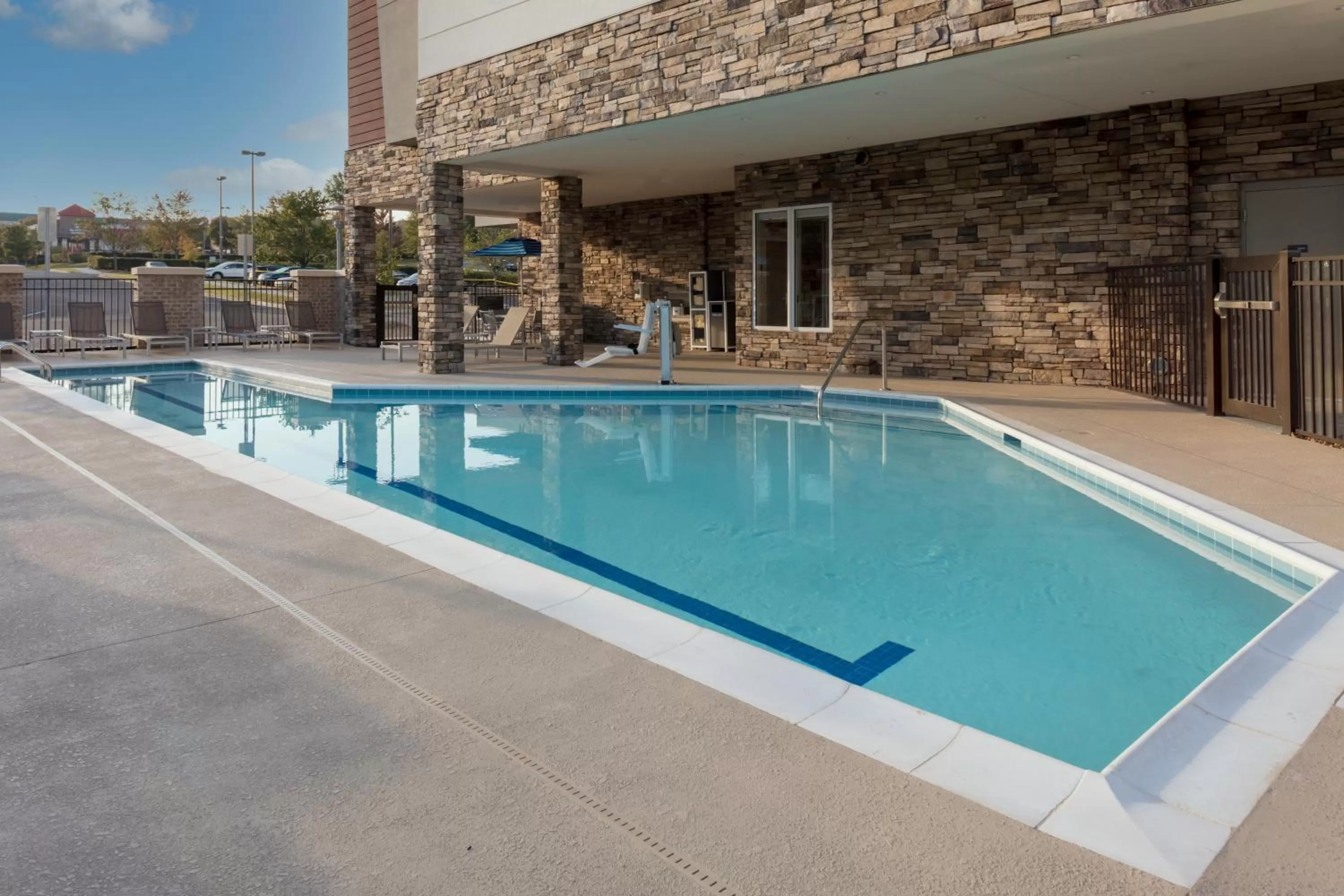 Swimming pool in Hyatt Place Charlotte University