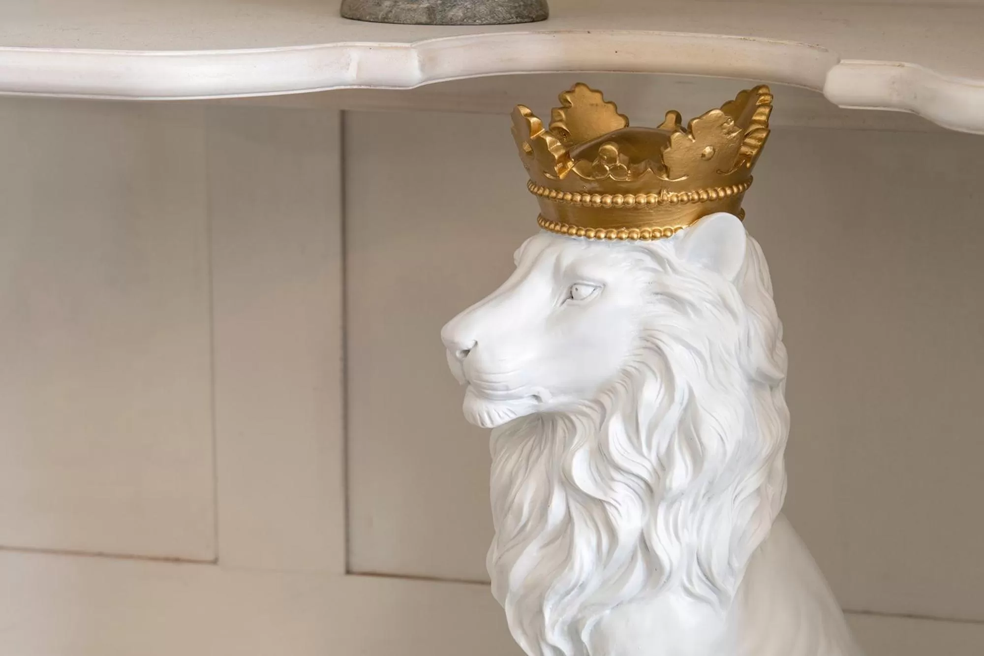 Decorative detail in Lansdowne House with Private Car Park