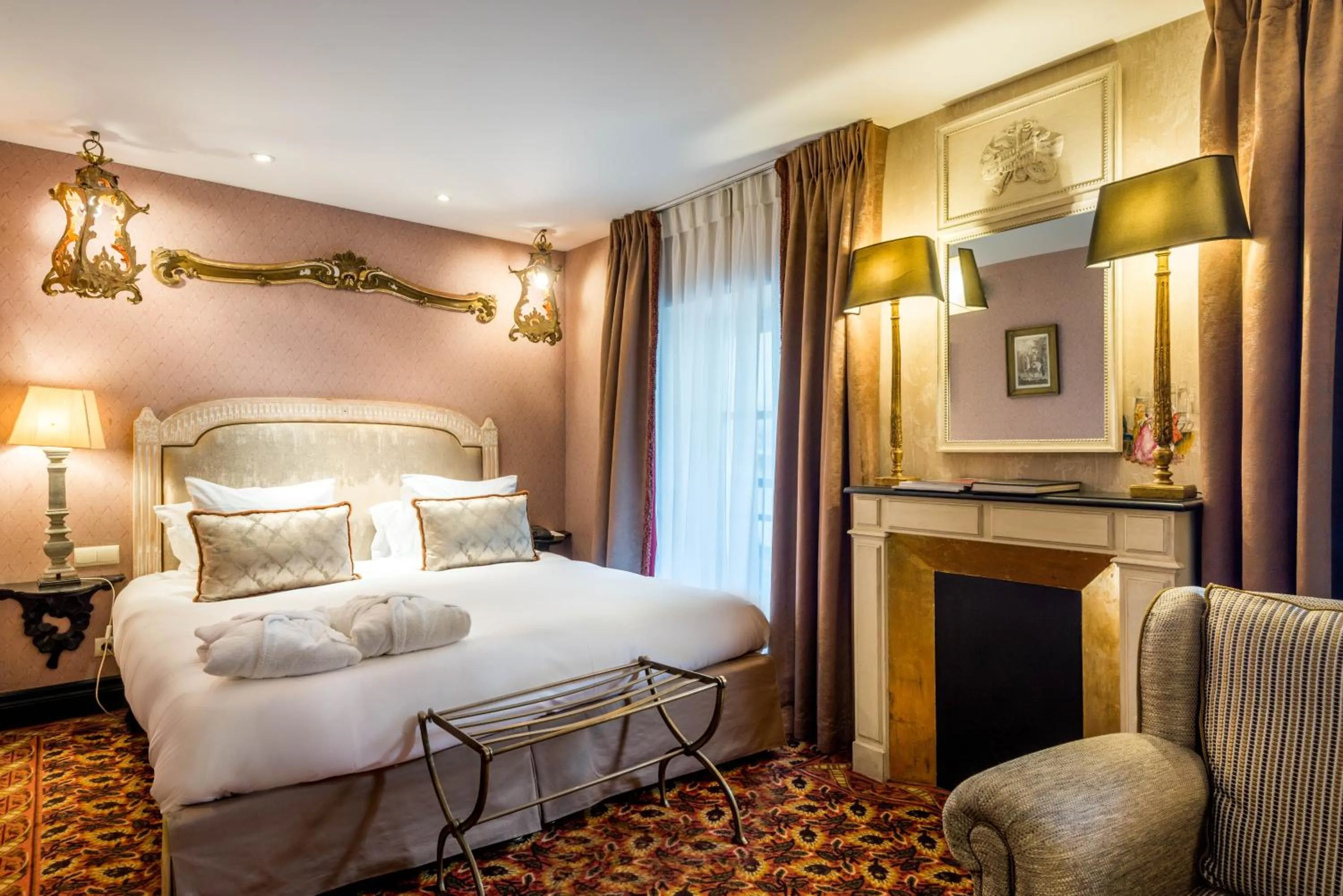 Bedroom, Bed in Hôtel Chateaubriand