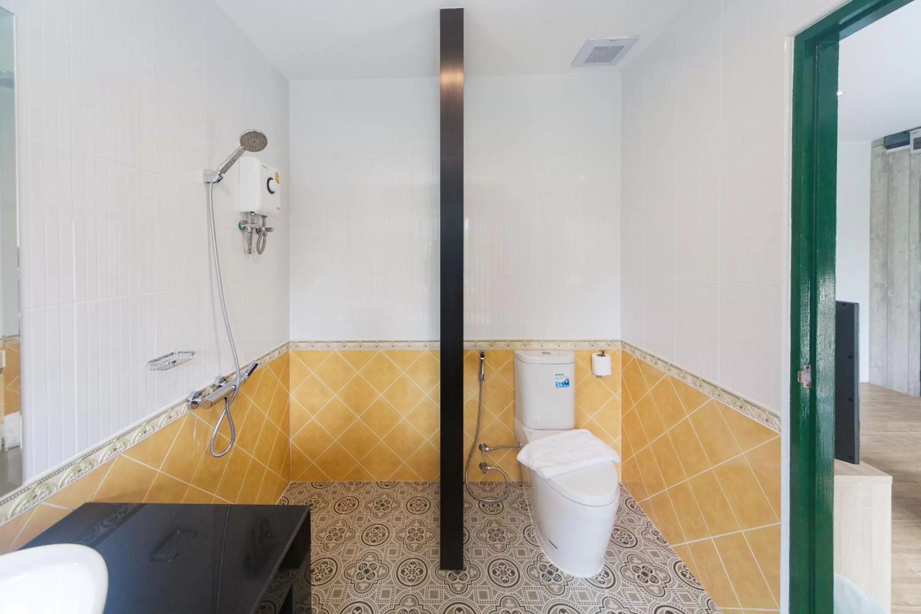 Bathroom in Anchan Laguna Hotel โรงแรมอัญชันลากูน่า