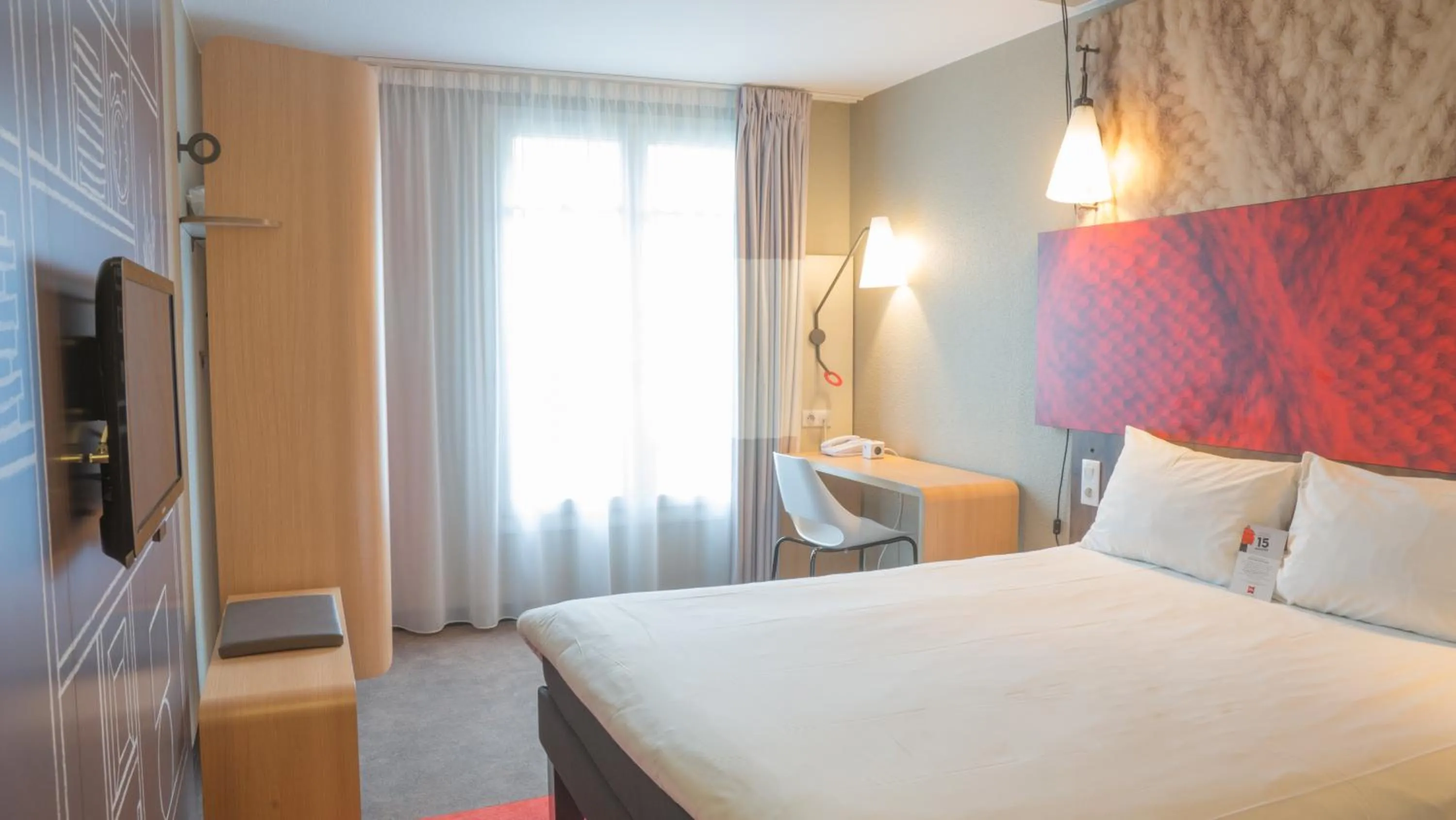 Bed in ibis Paris Gare de Lyon Ledru Rollin