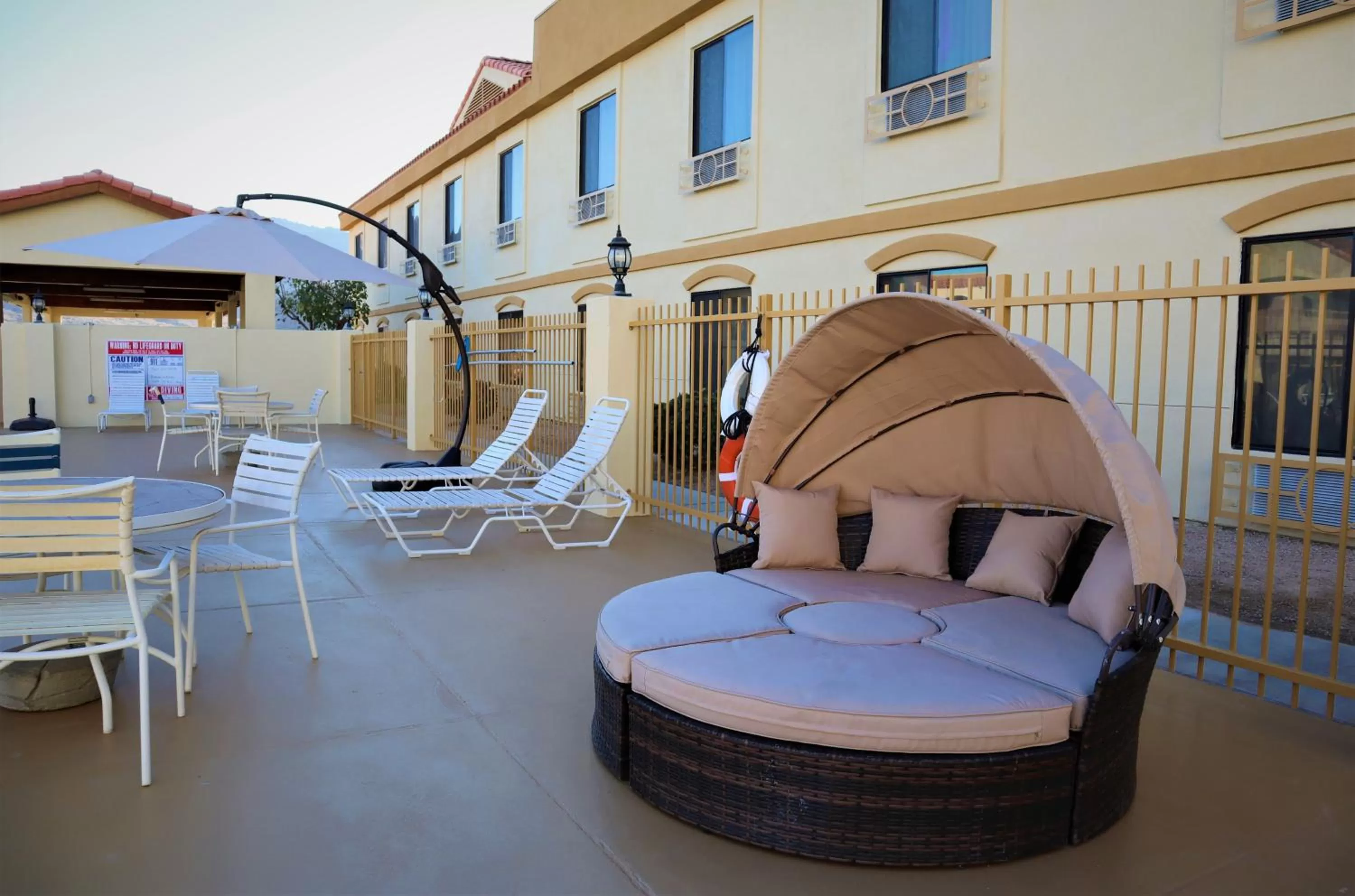 Patio in Oasis Inn & Suites 29 Palms Hotel Joshua Tree National Park