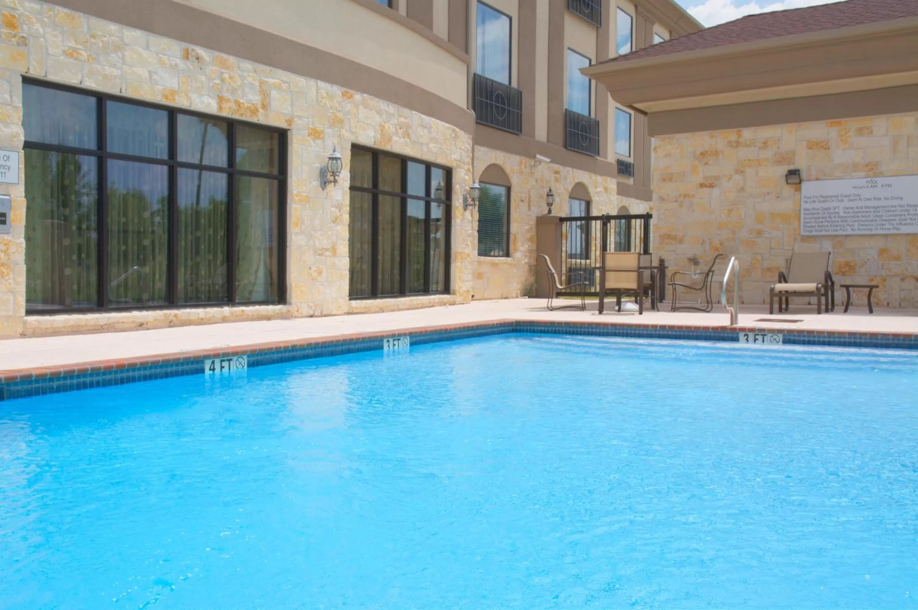 Swimming pool in Holiday Inn Express Hotel & Suites Houston Energy Corridor - West Oaks, an IHG Hotel
