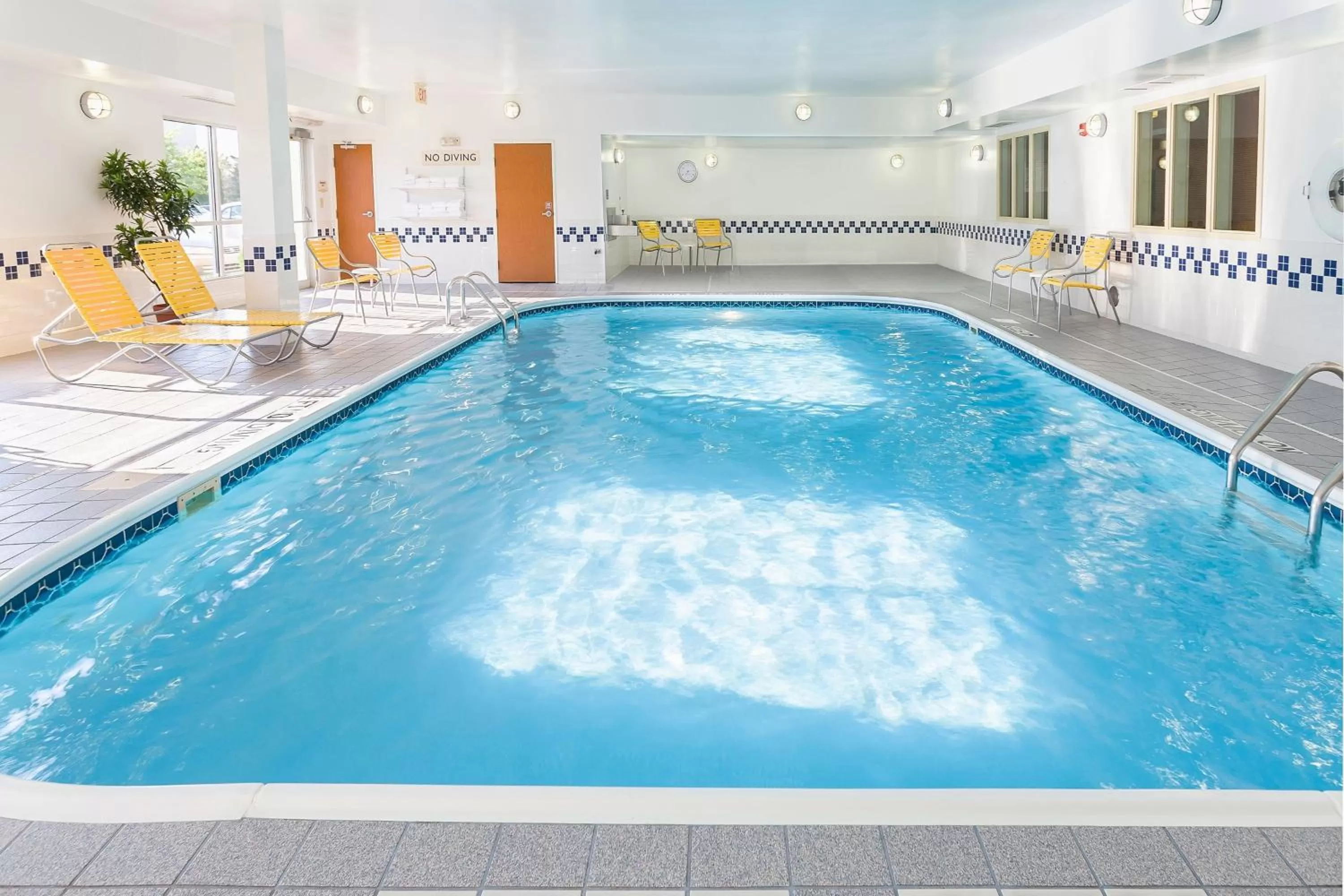 Swimming pool in Fairfield Inn & Suites Grand Rapids