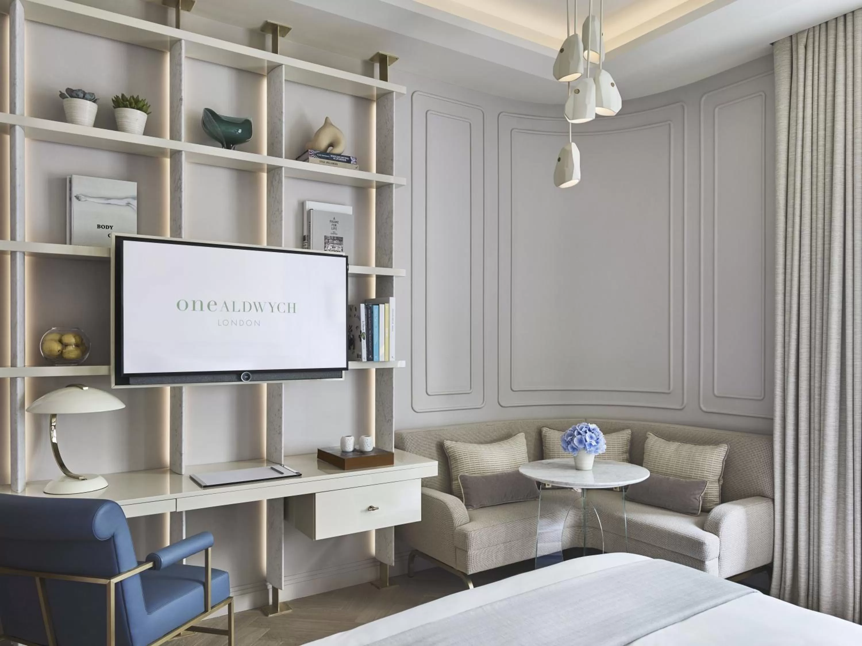 Living room, Bed in One Aldwych