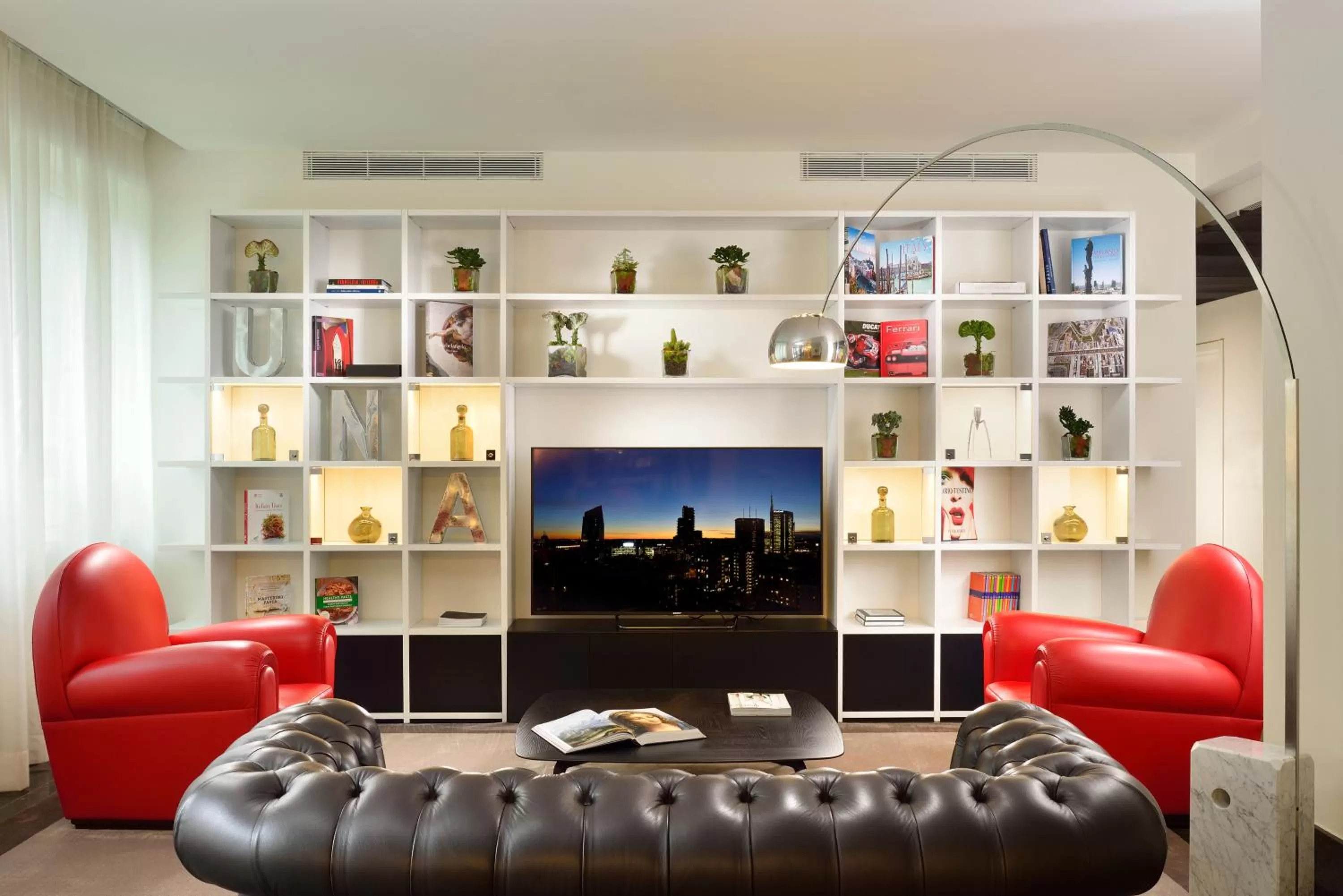 Communal lounge/ TV room in UNA Hotels Century Milano