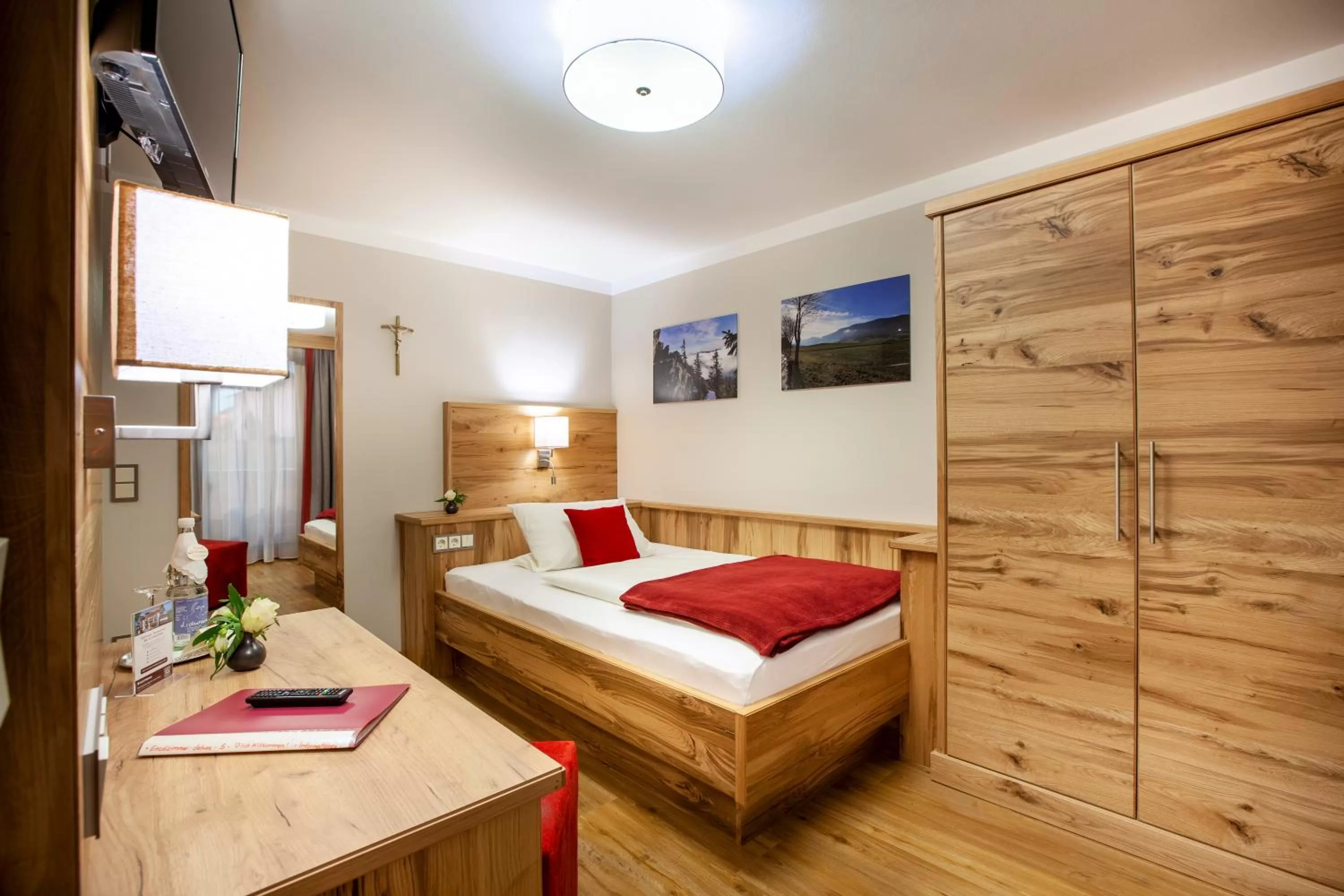 Photo of the whole room, Bed in Genusshotel Hohenbogen