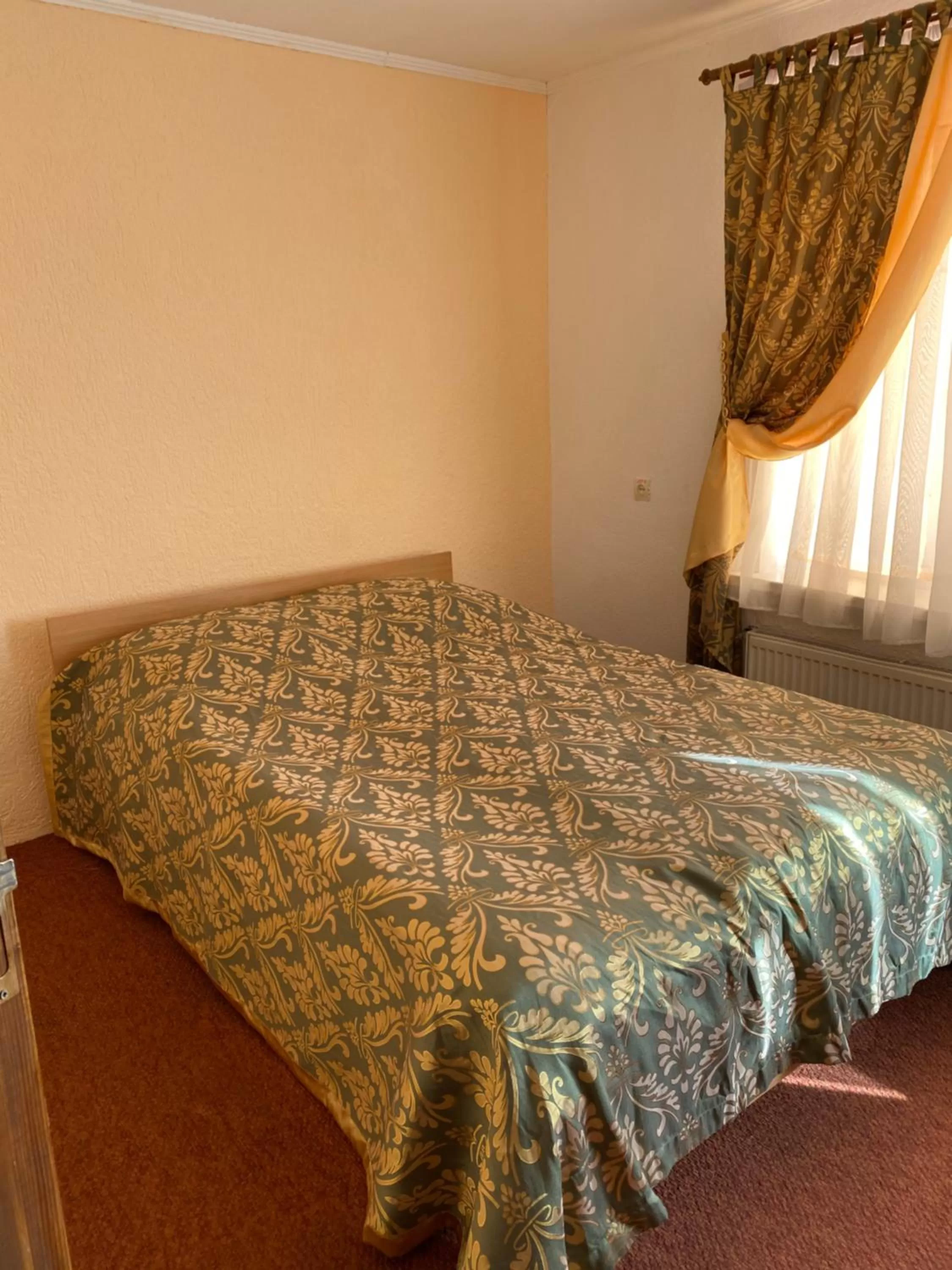 Bed in Avtoport Restorant Hotel Complex