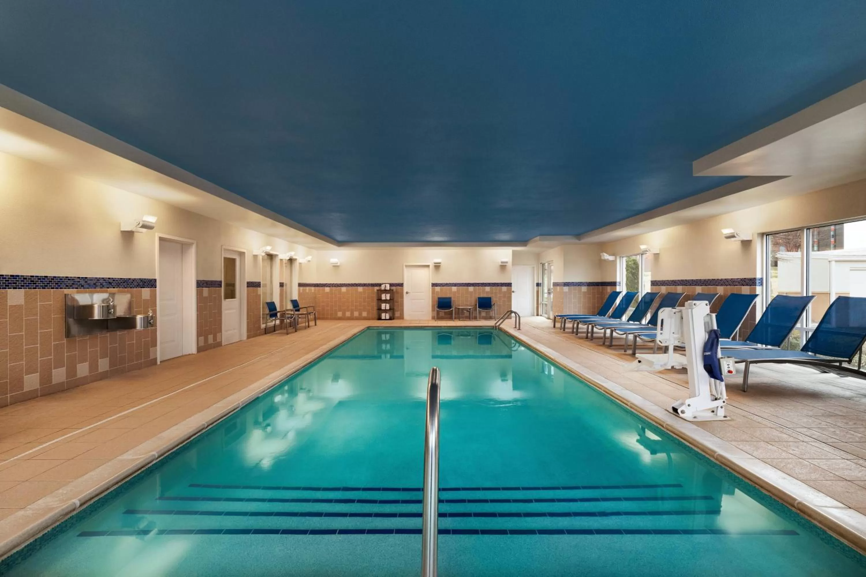 Swimming pool in TownePlace Suites by Marriott Chattanooga Near Hamilton Place