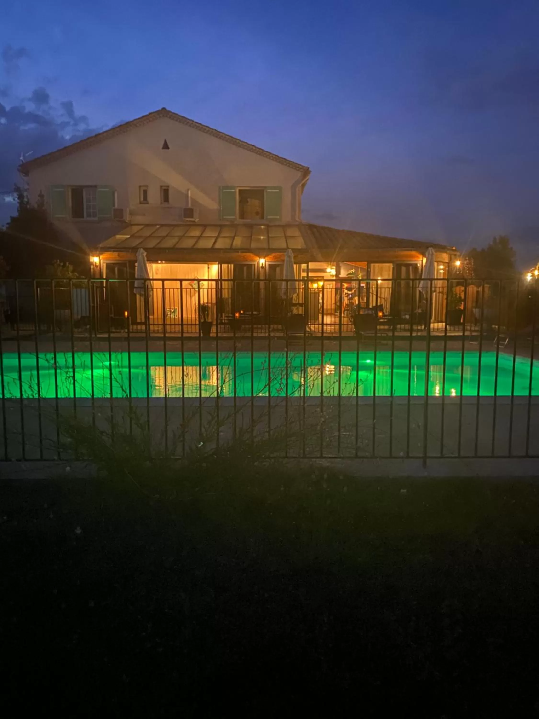 Property building in Le Plan B - Hôtel 3 étoiles - Restaurant