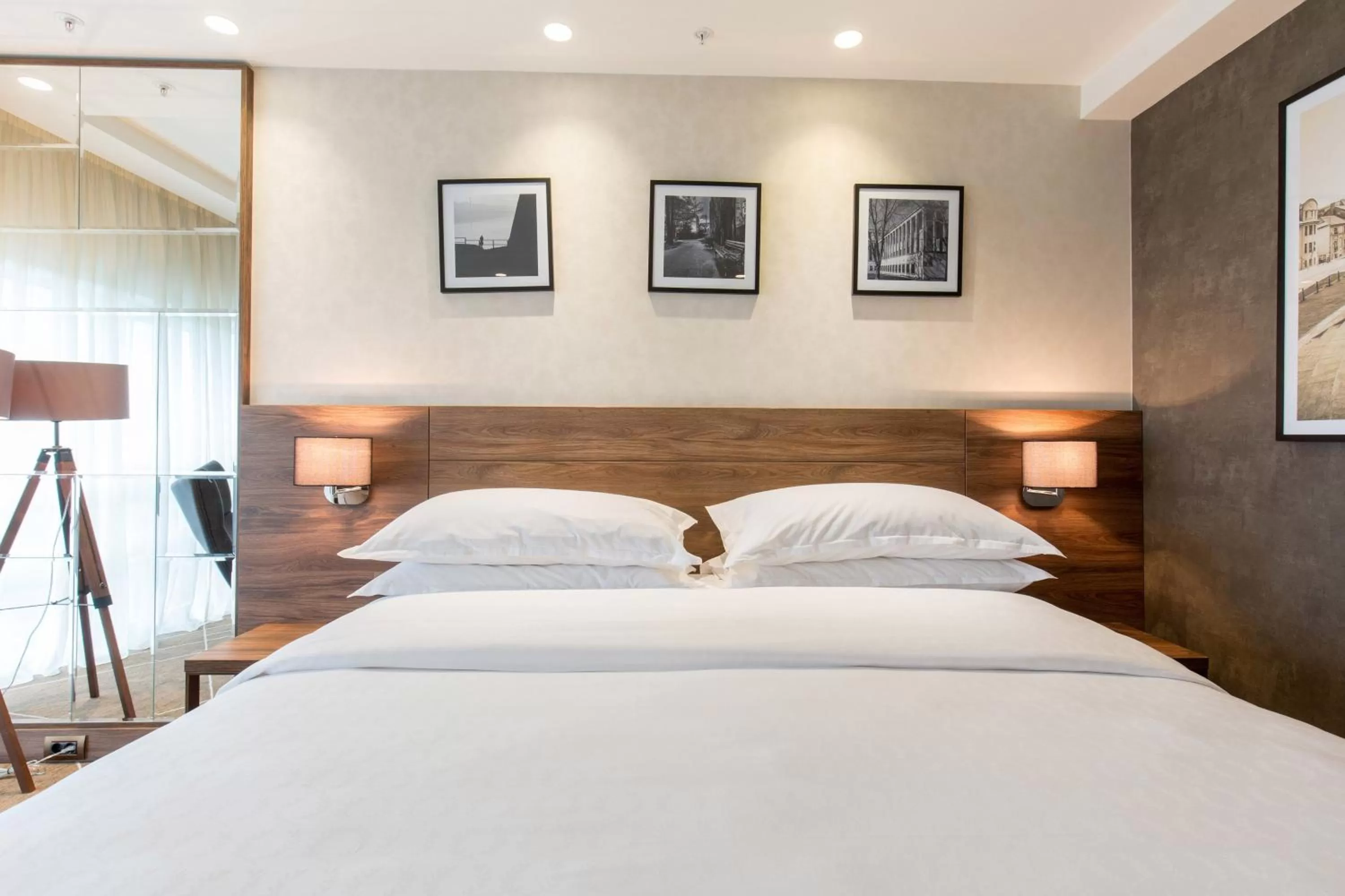 Photo of the whole room, Bed in Sheraton Novi Sad