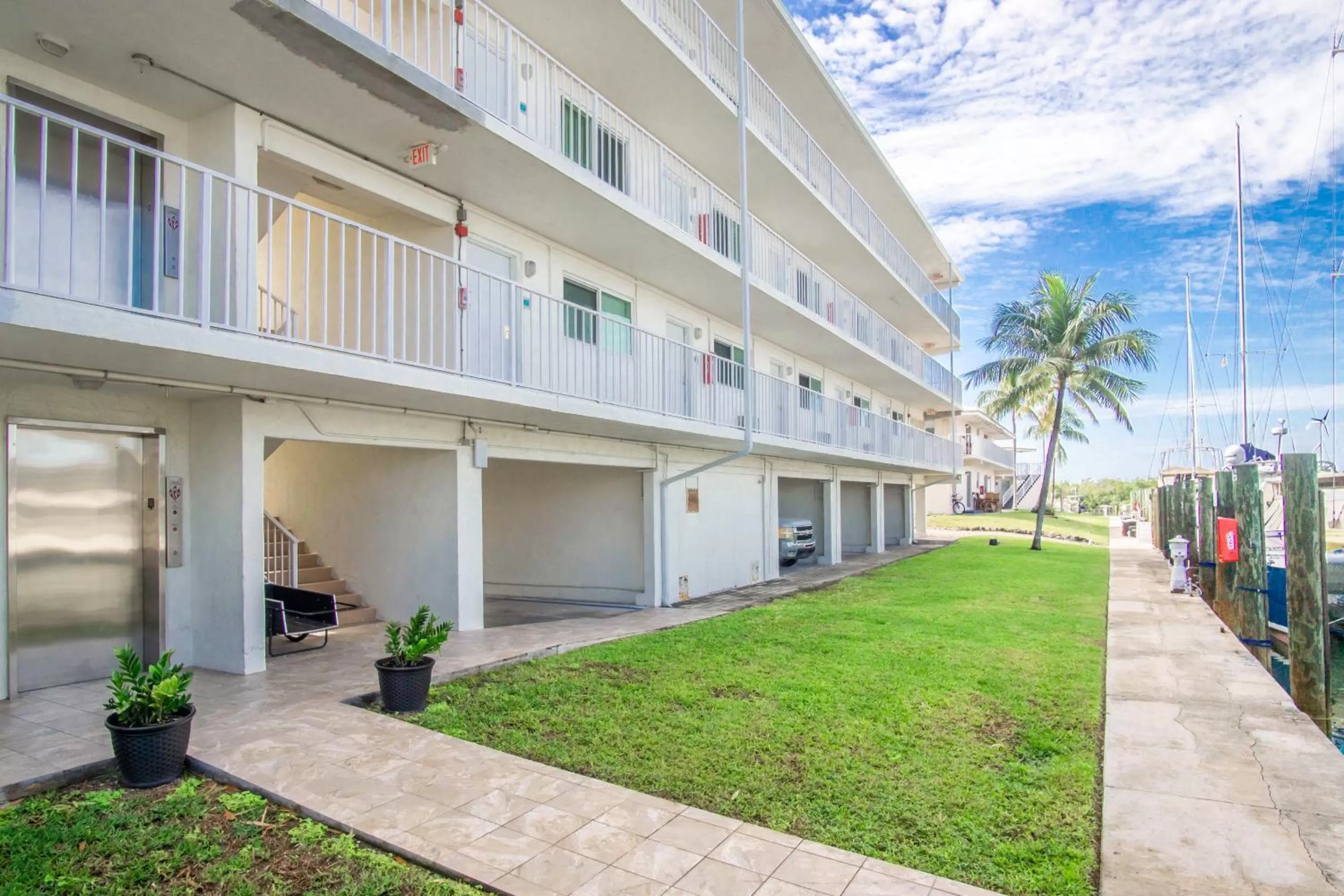 Property building in Skipjack Resort & Marina