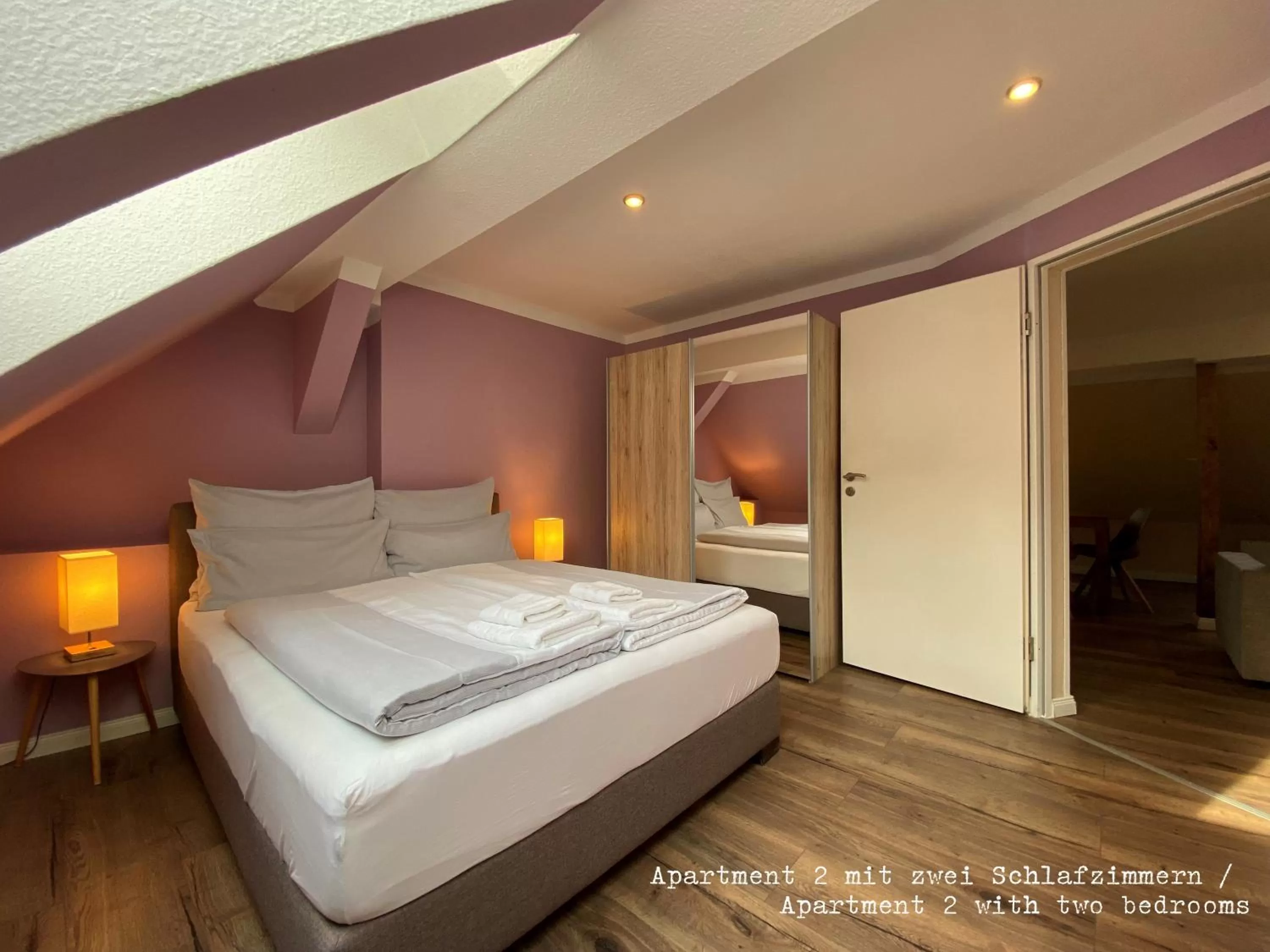 Living room, Bed in Amaroo - Gästehaus "Charlotte"