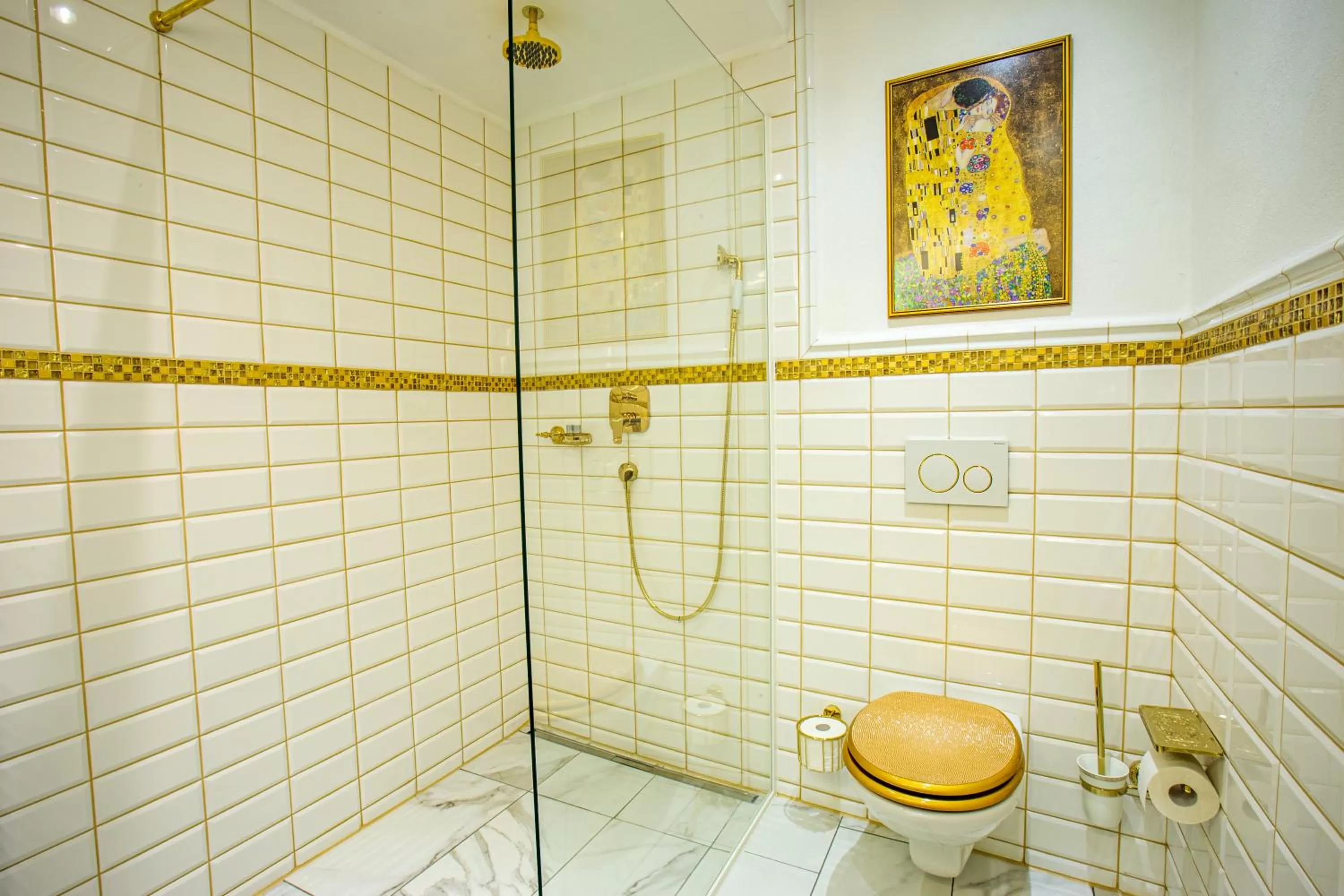 Shower in Gasthof Lend-Platzl