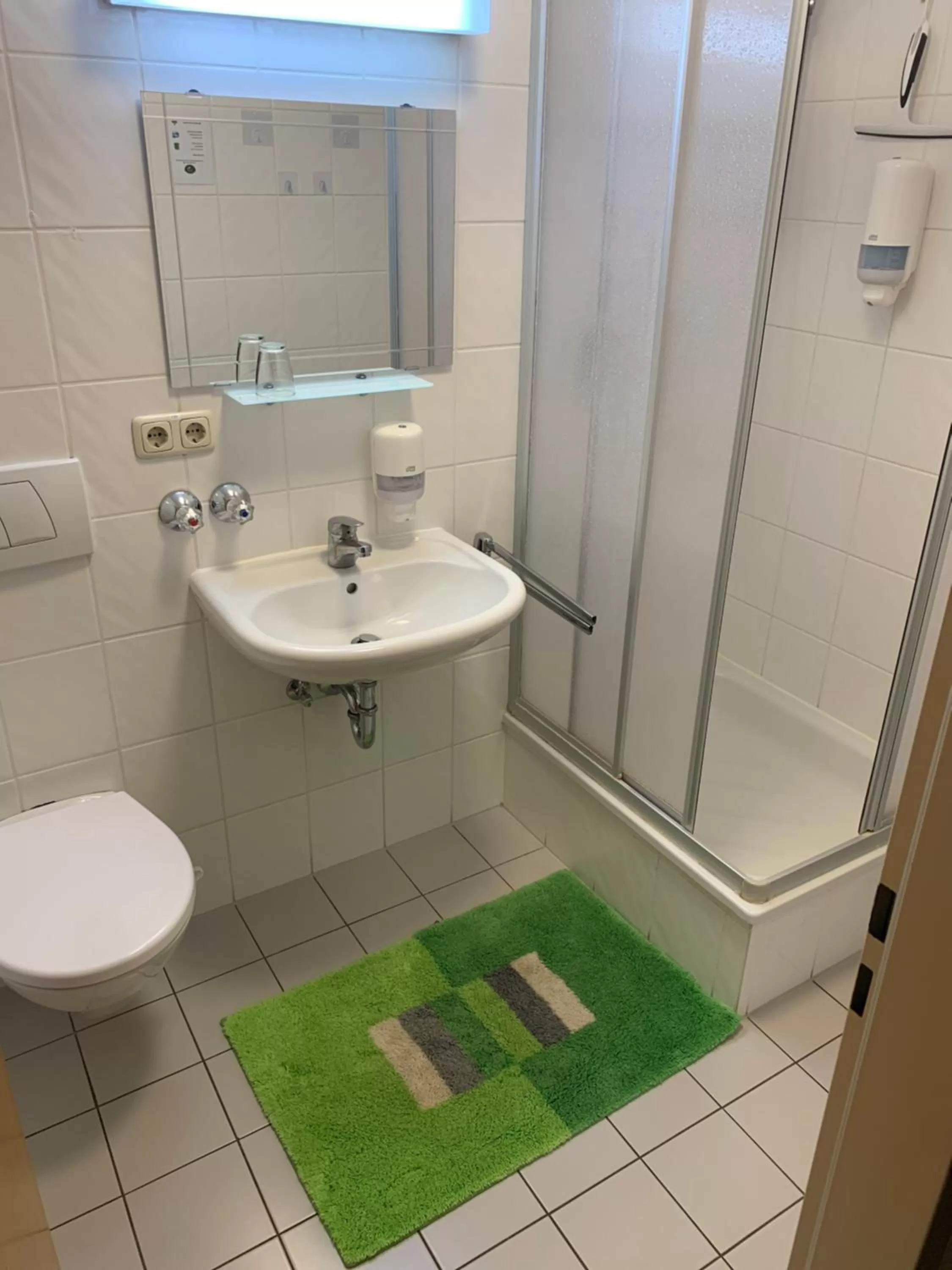 Shower, Bathroom in Gasthaus Franz Inselkammer