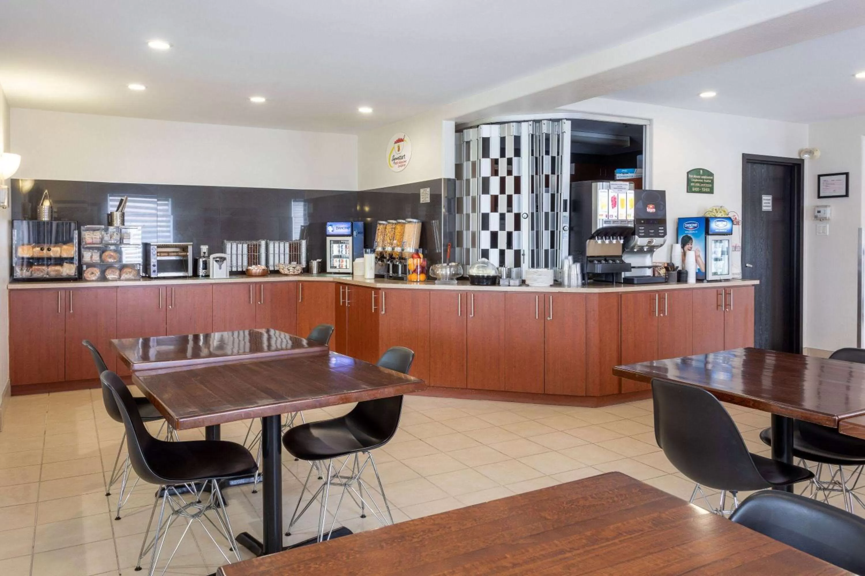 Breakfast in Super 8 by Wyndham Trois-Rivieres