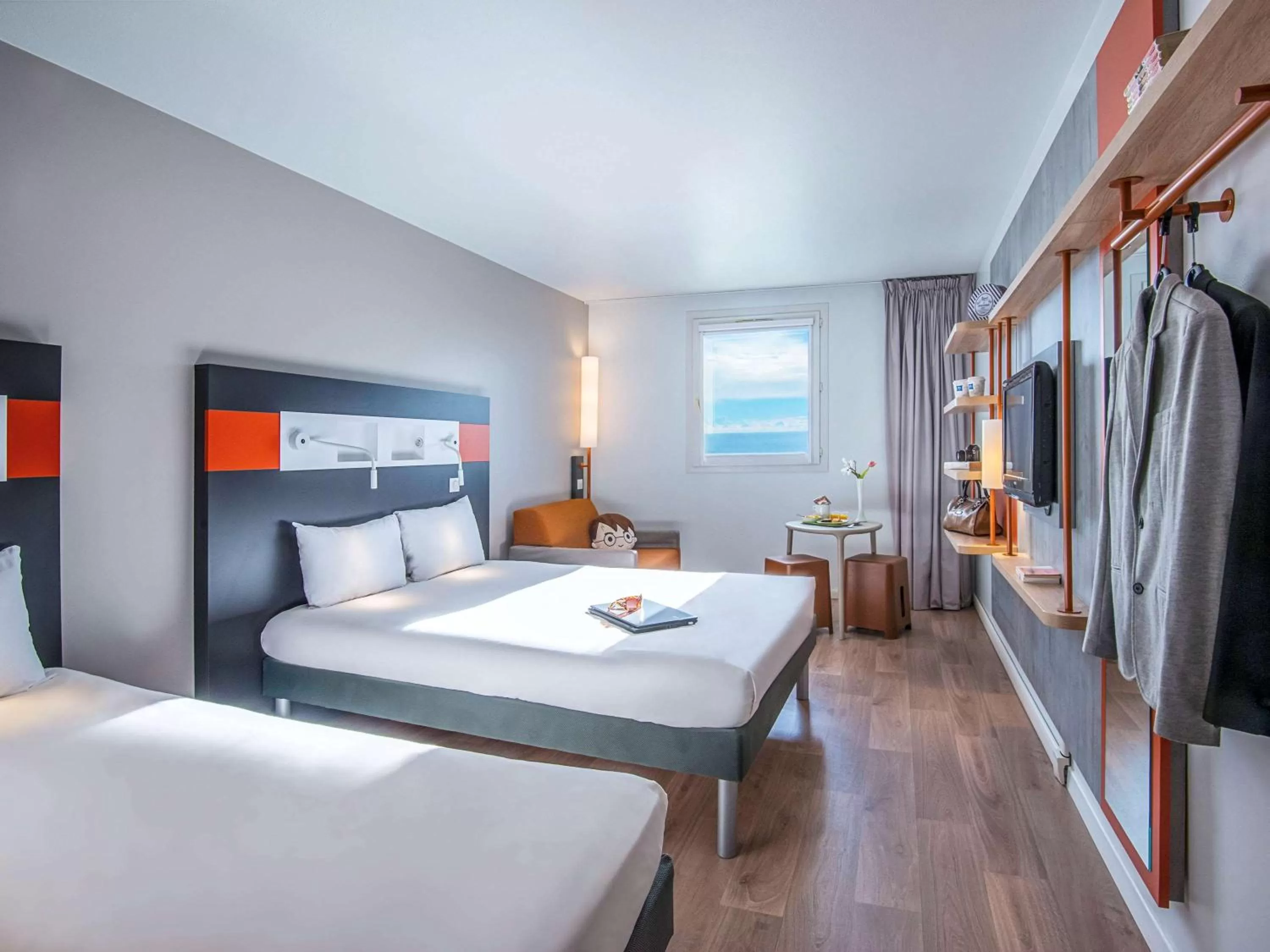 Bed in ibis budget Nice Californie Lenval