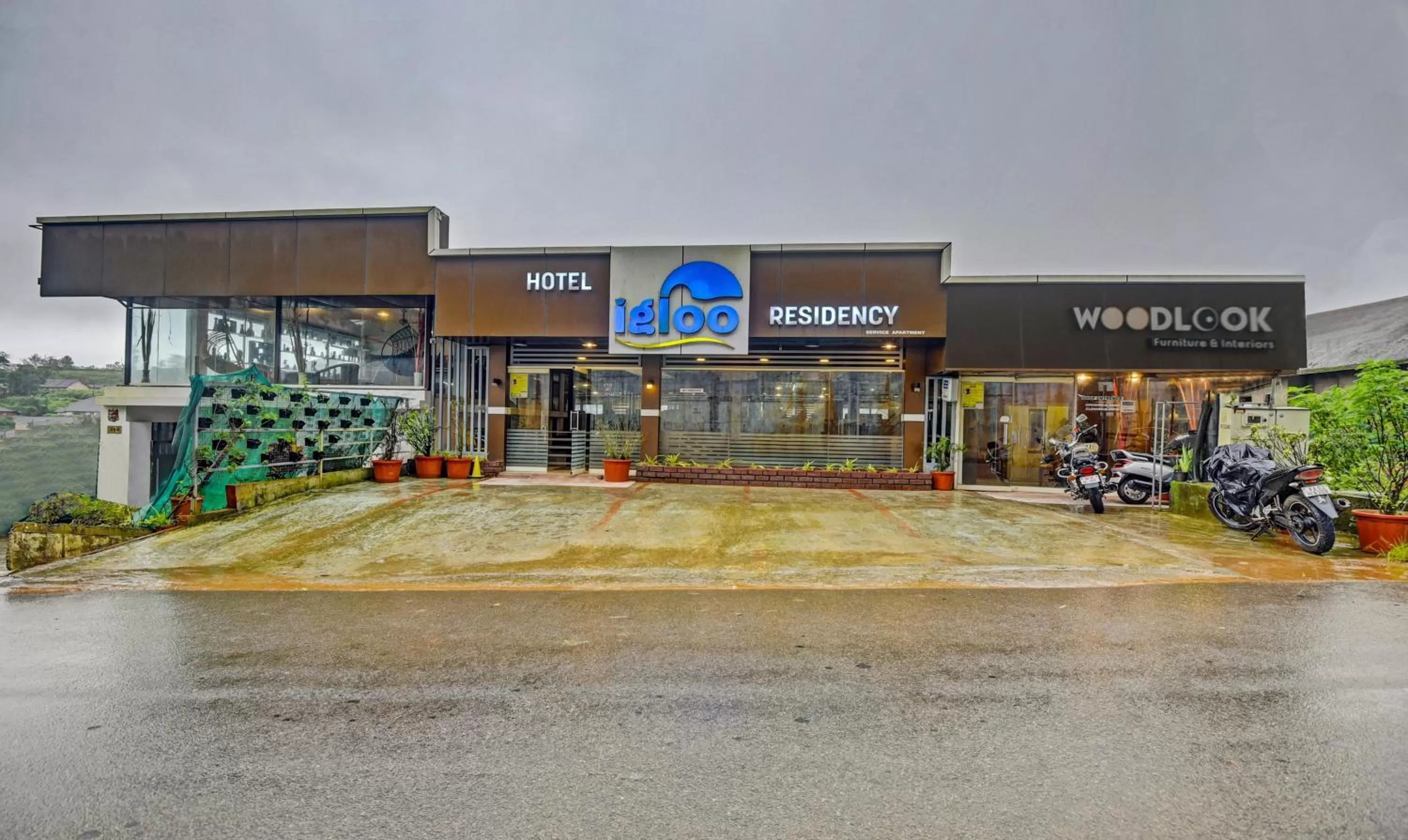 Property building in Itsy Hotels Igloo Residency Raja Seat