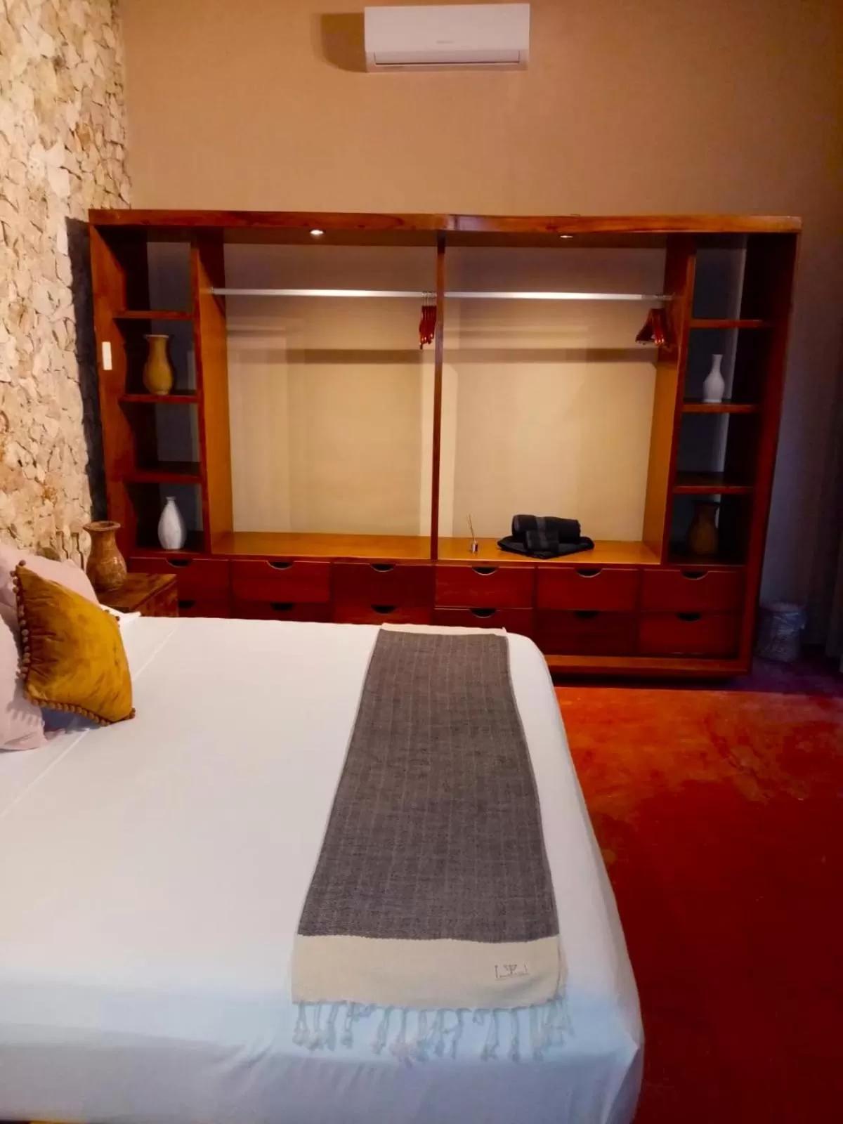 wardrobe, Bed in Hotel Boutique Refugio 41