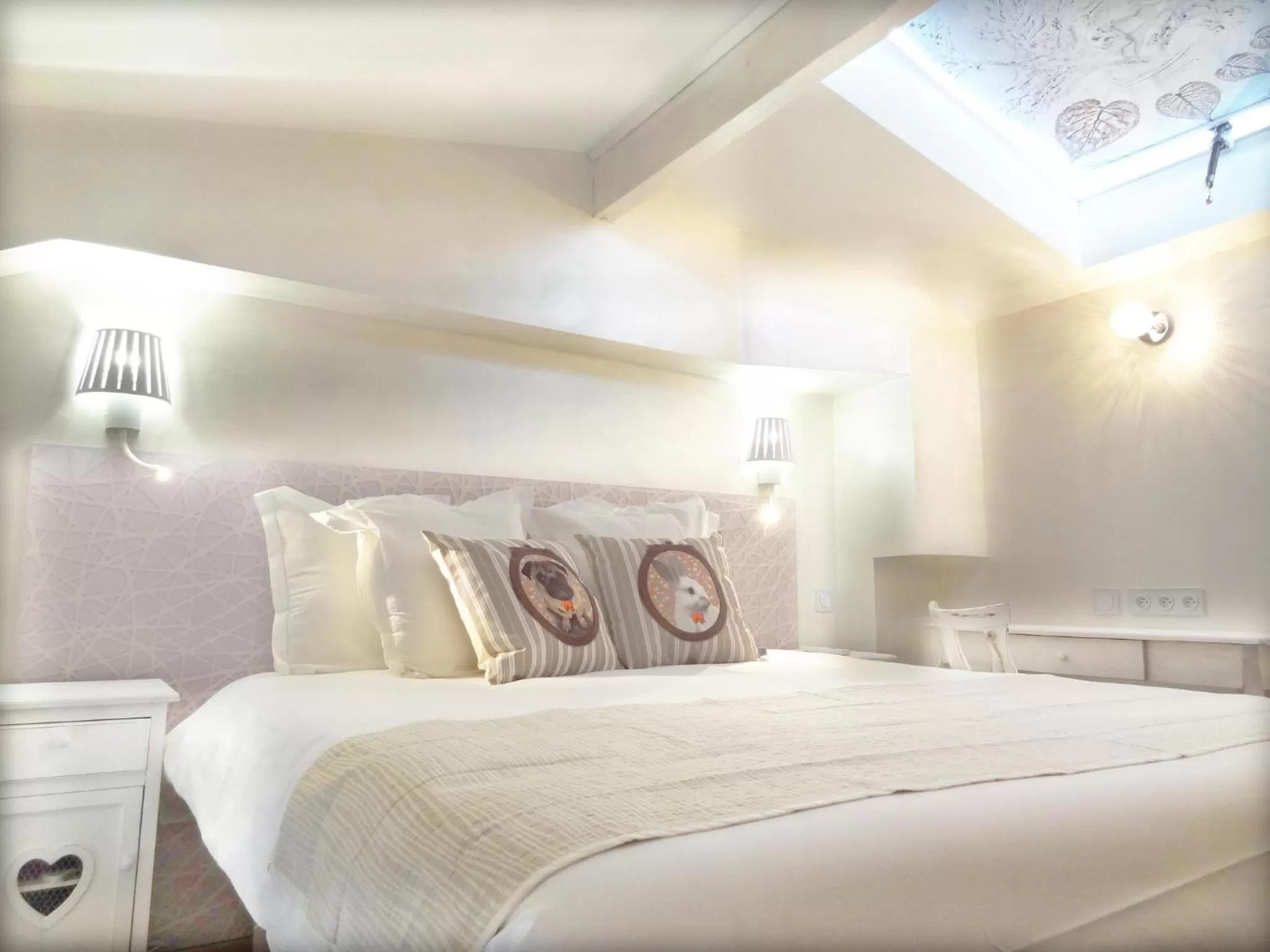 Bed in Le Pavillon Hotel