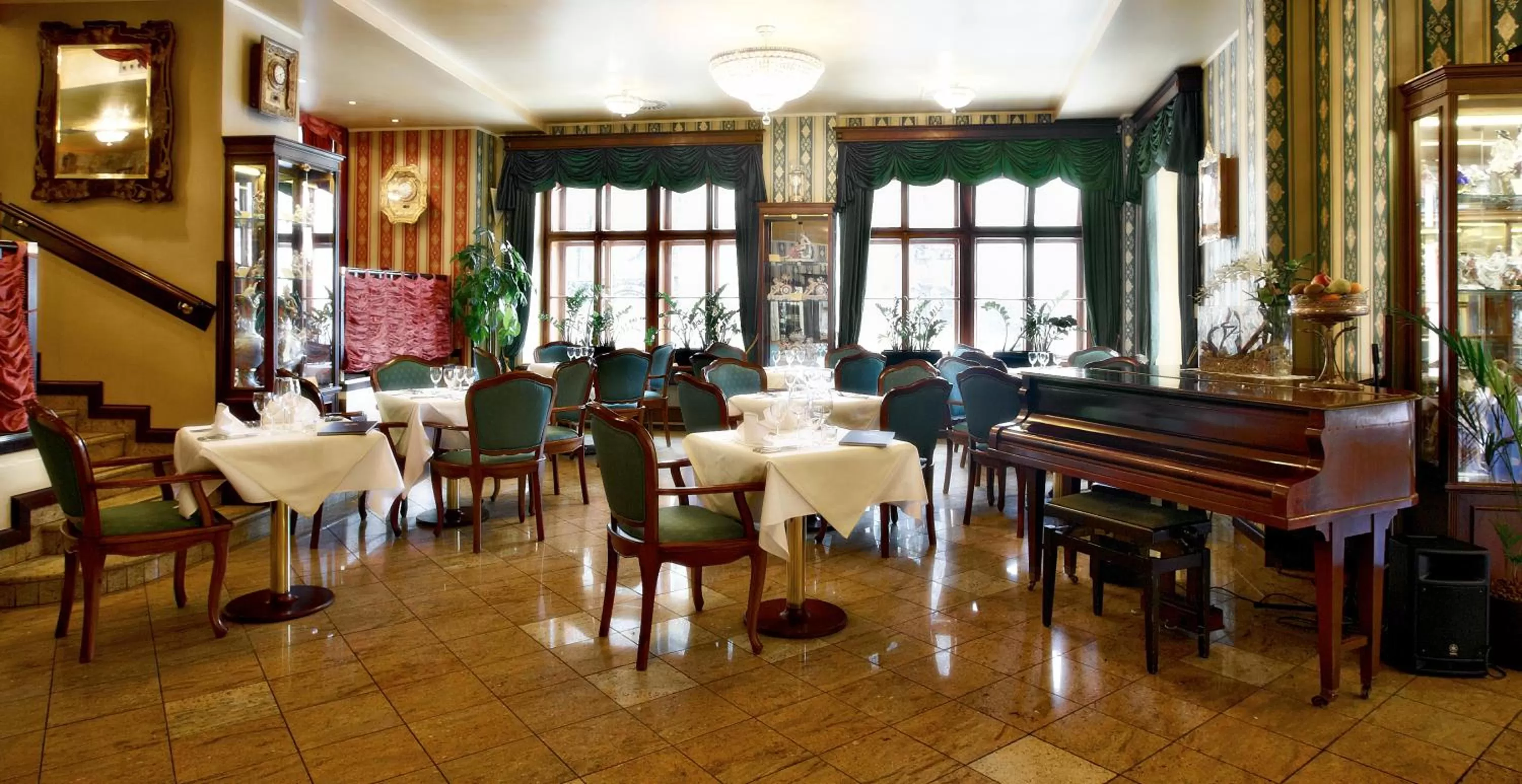 Restaurant/places to eat in Grand Hotel Praha