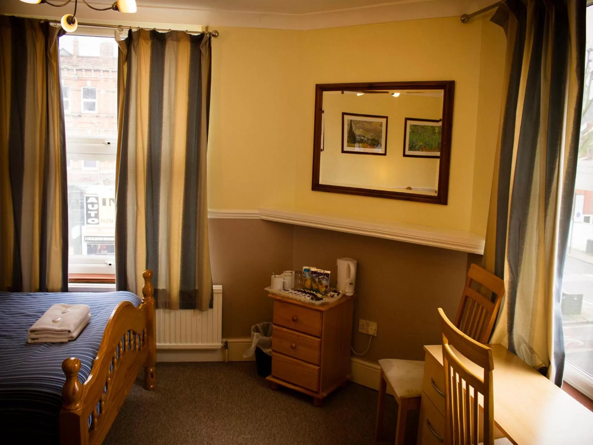 Bedroom, Bed in Cricklewood Lodge Hotel