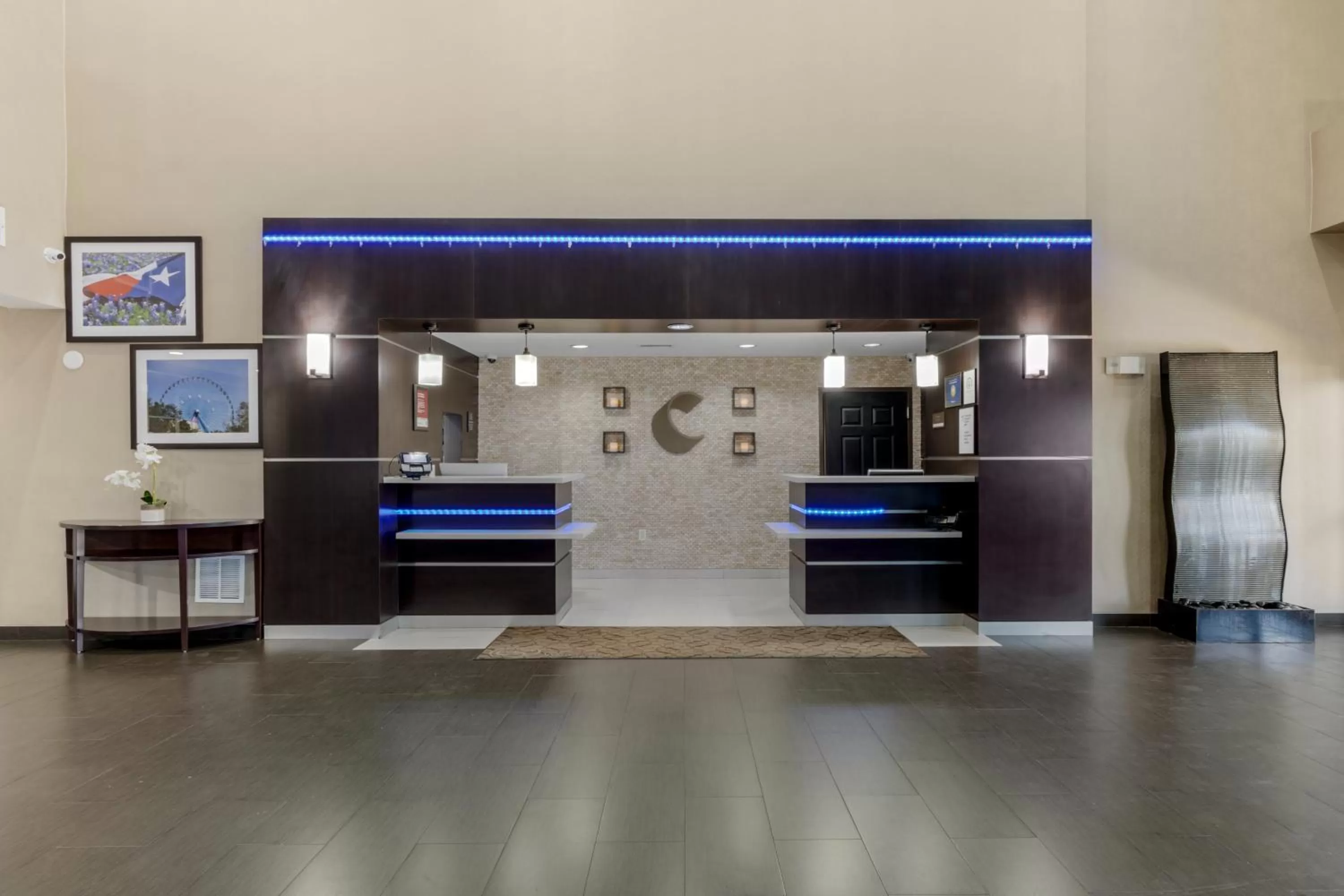 Lobby or reception in Comfort Suites Waco North - Near University Area