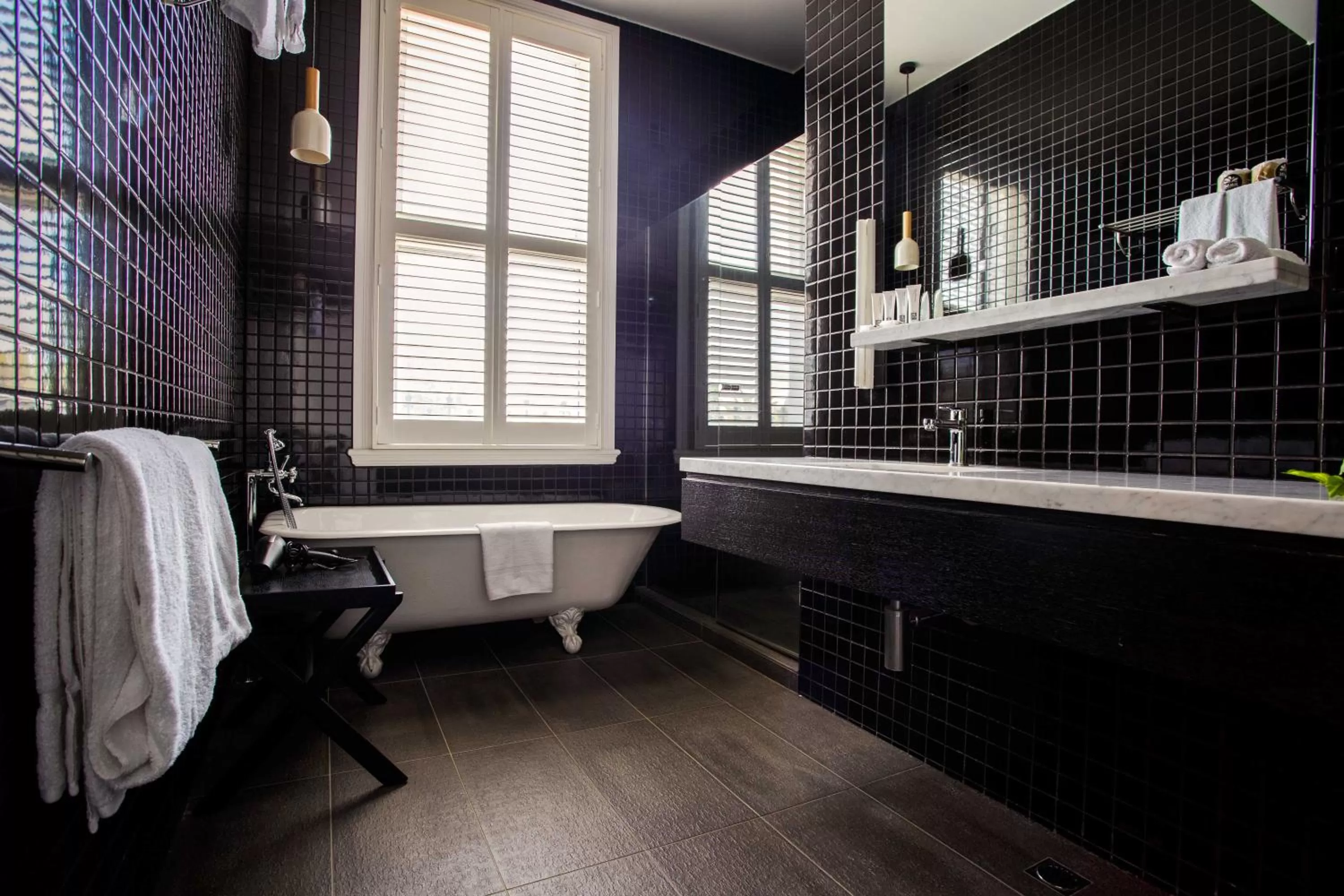 One-Bedroom Apartment in Middle Park Hotel