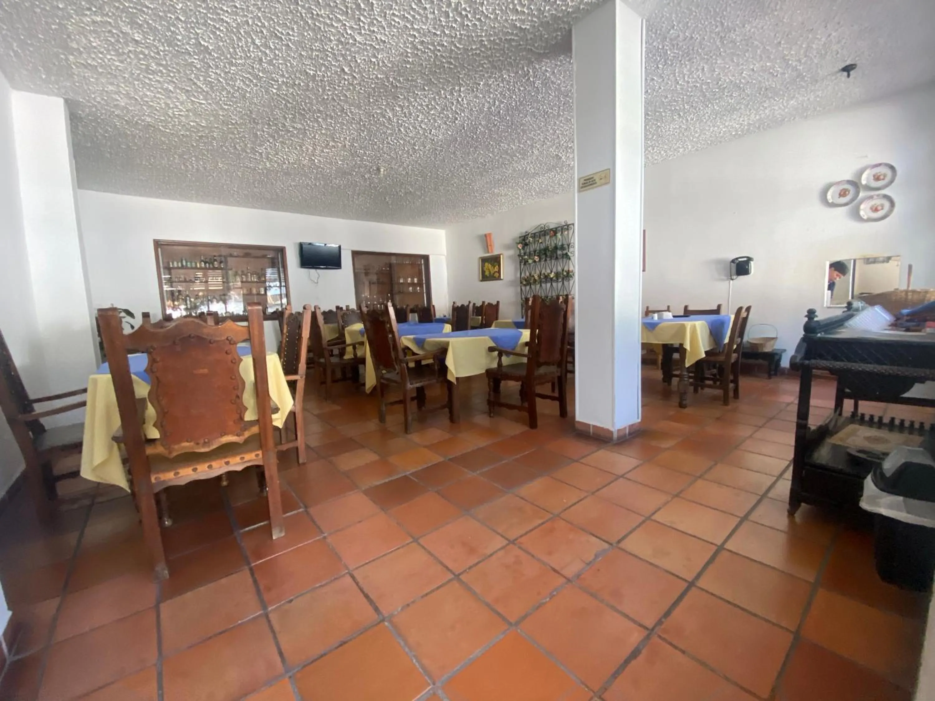 Restaurant/places to eat in Hotel Colonial Plaza