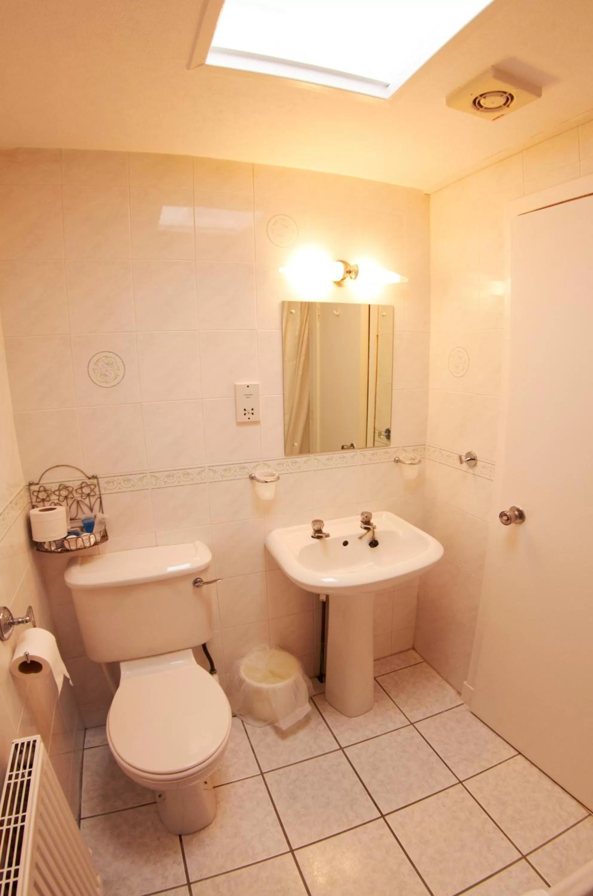 Bathroom in Abbotsford Hotel