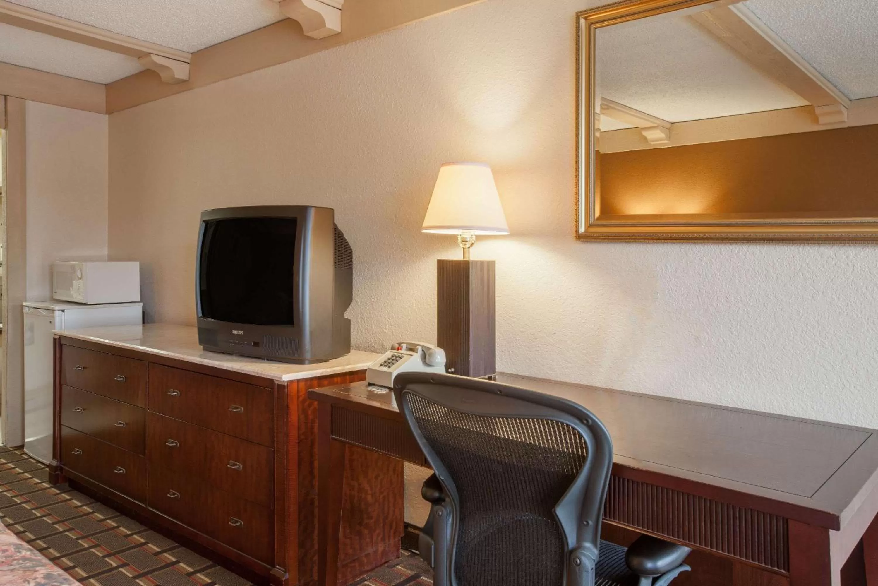 Photo of the whole room in Knights Inn Greensburg