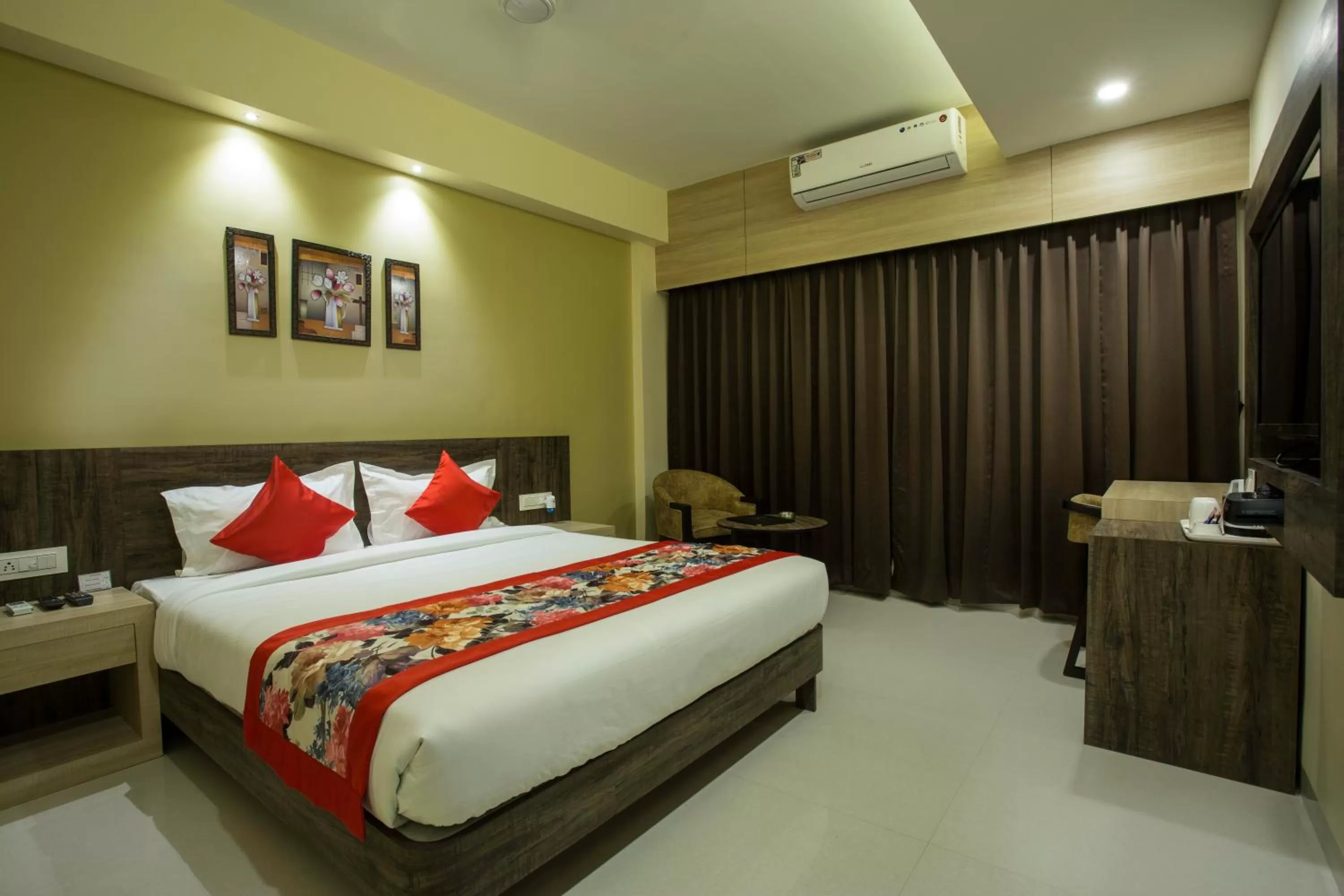 Bed in Hotel Malisca