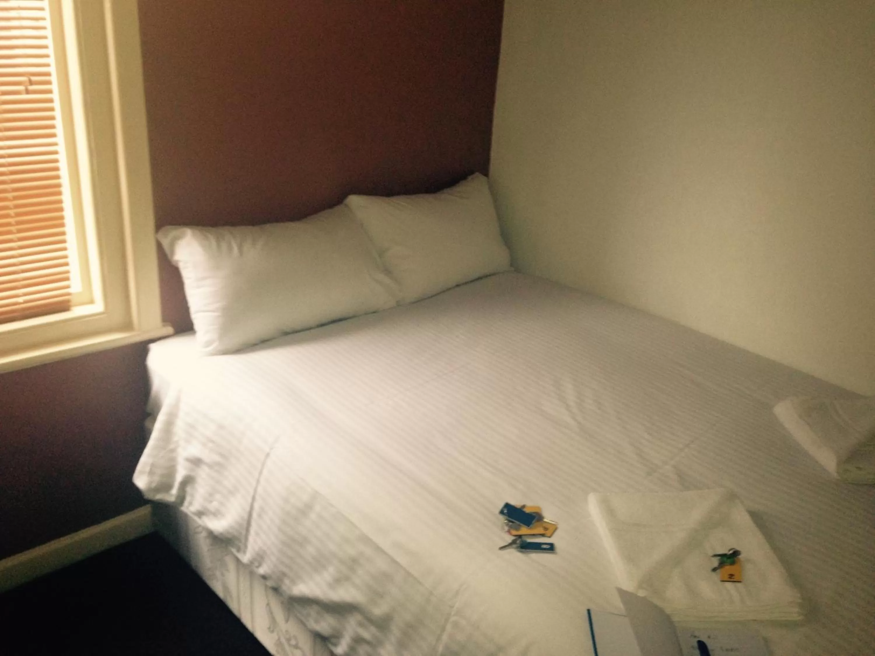 Bedroom, Bed in Peek-a-Booze - Budget Hotel - Adults Only
