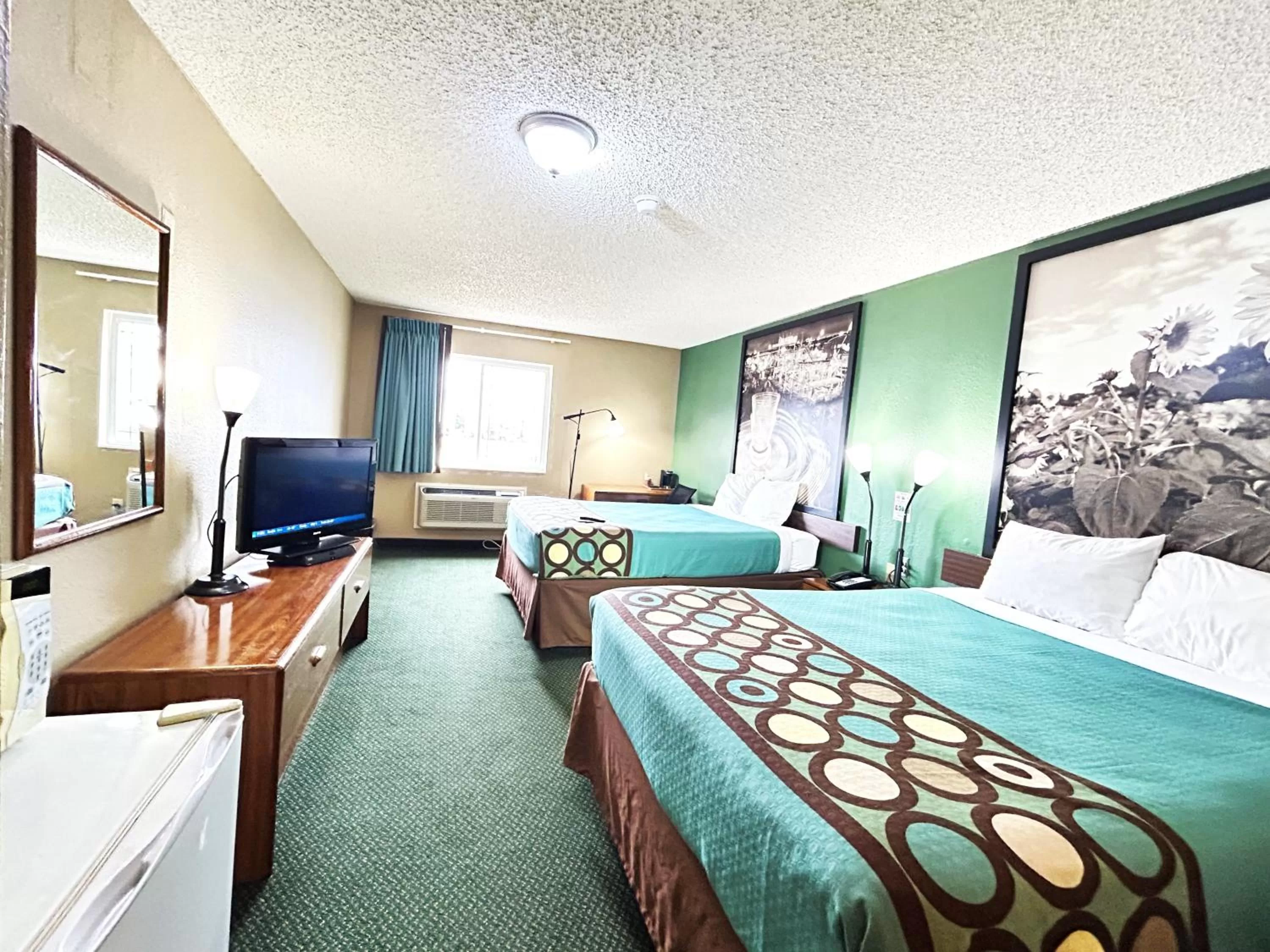 Standard Queen Room in Express Inn Parsons