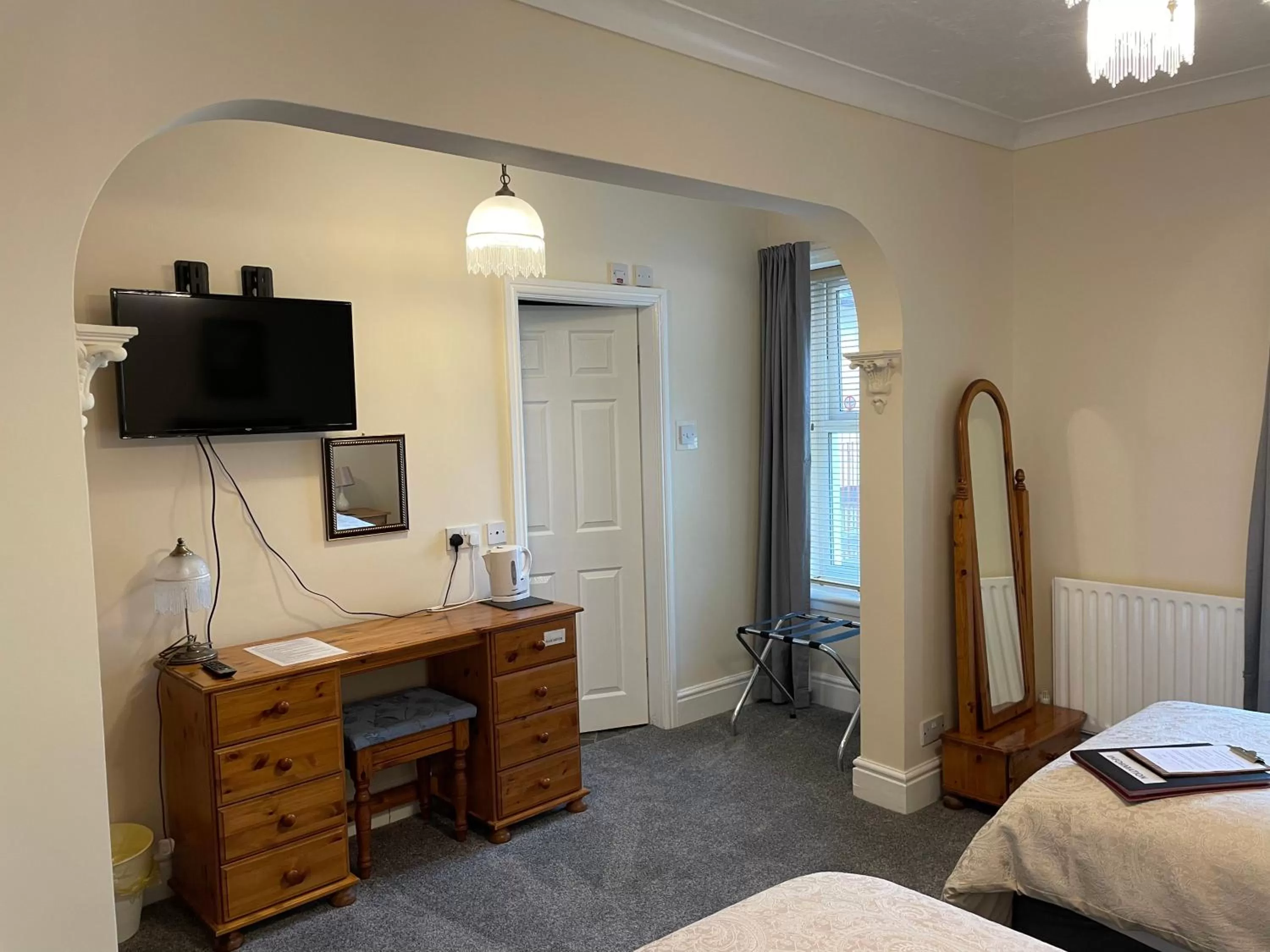 TV/Entertainment Center in Bron Menai Guest House