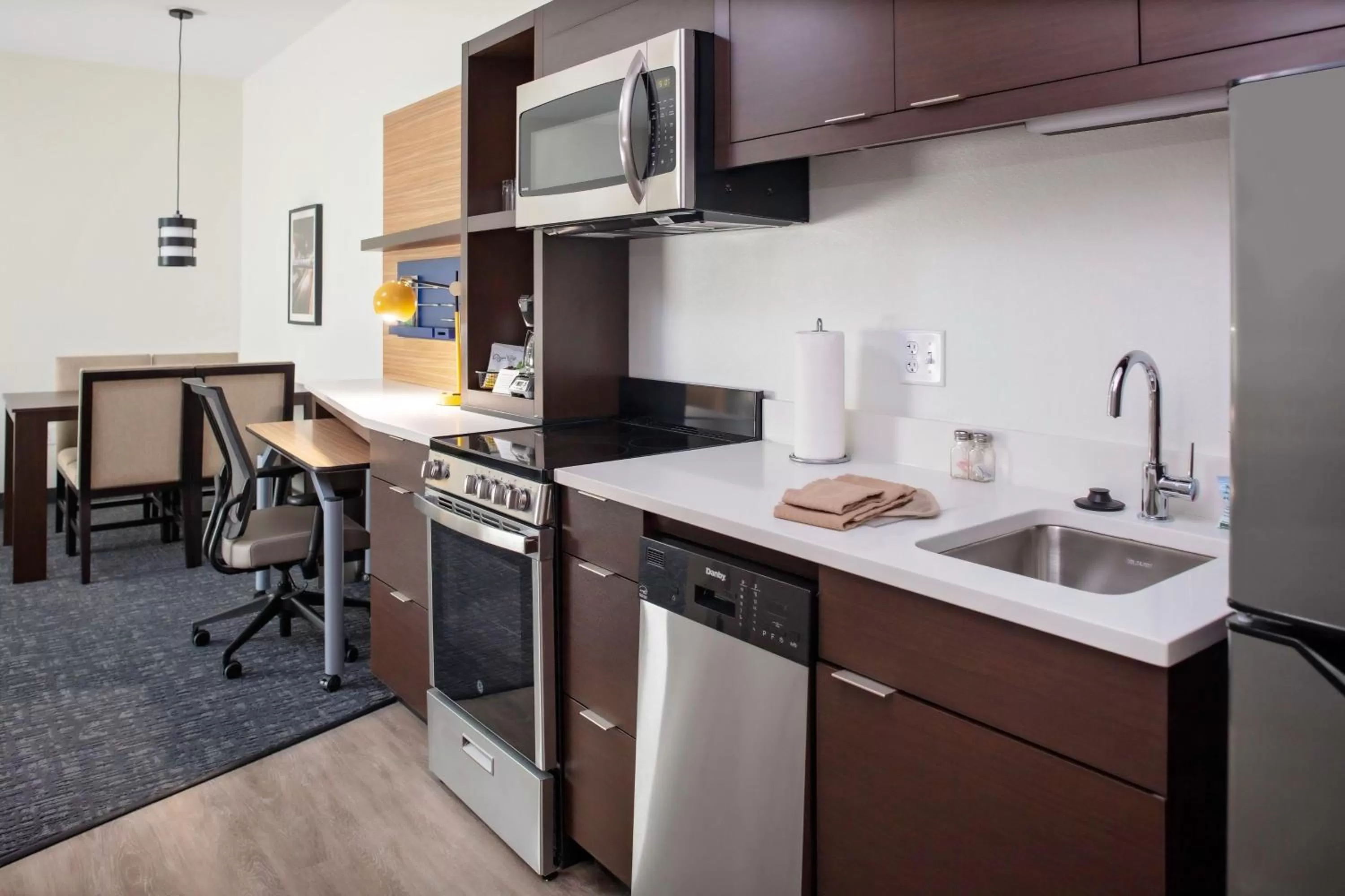 Kitchen or kitchenette in TownePlace Suites by Marriott Orlando Airport