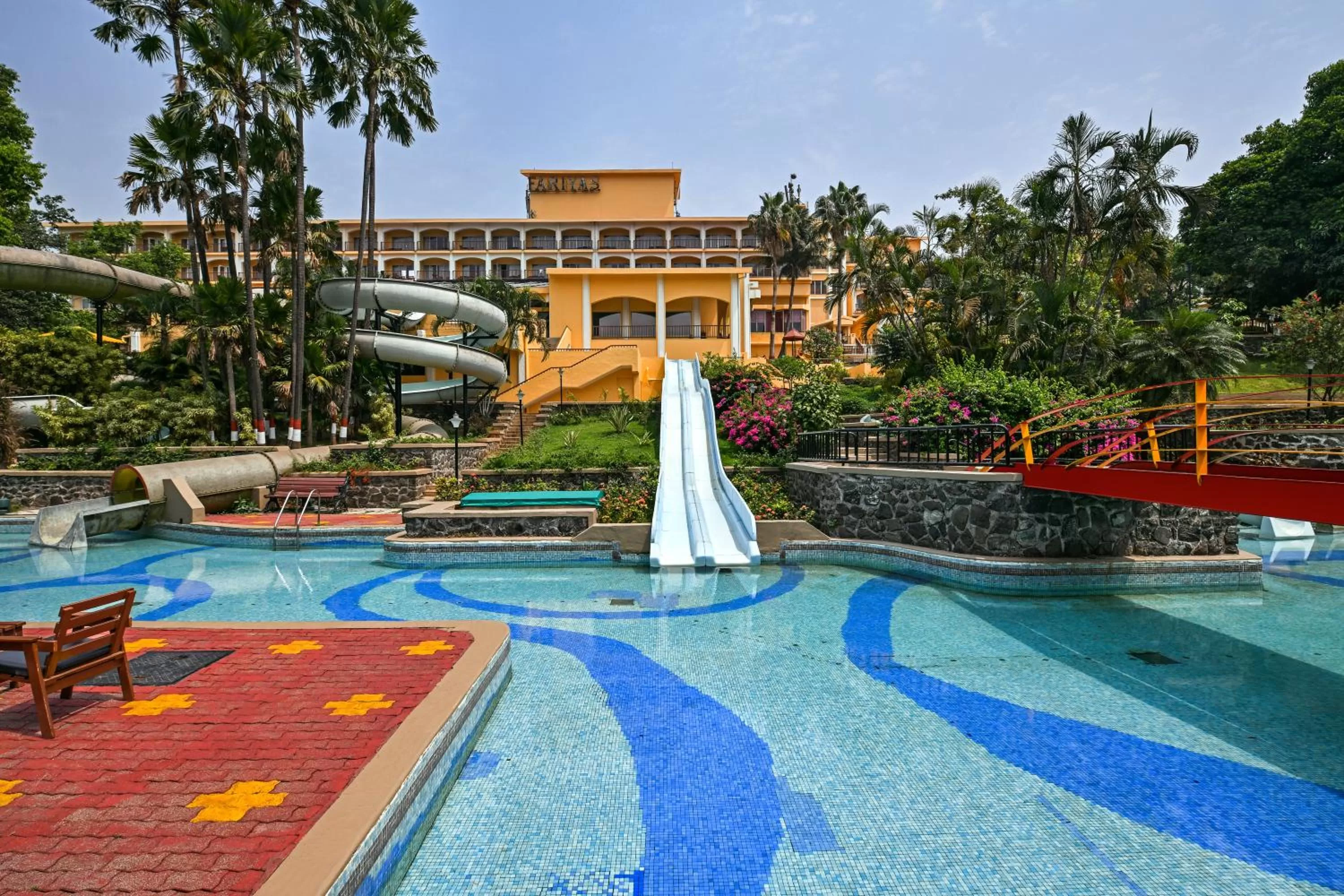 Facade/entrance in Fariyas Resort Lonavala