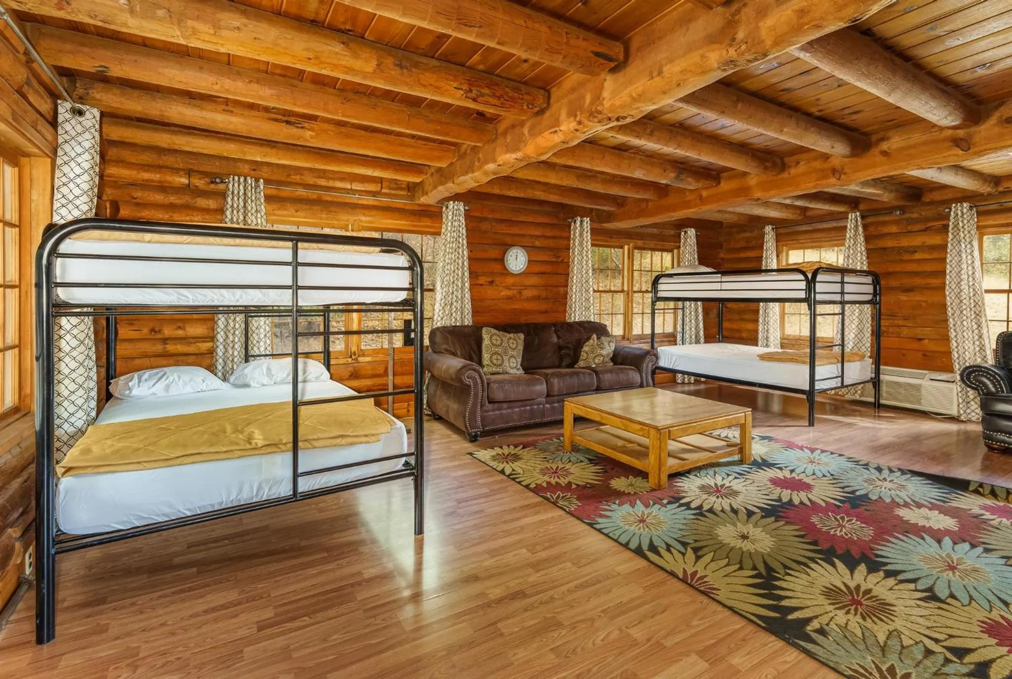 Bed in Mountain Trail Lodge and Vacation Rentals