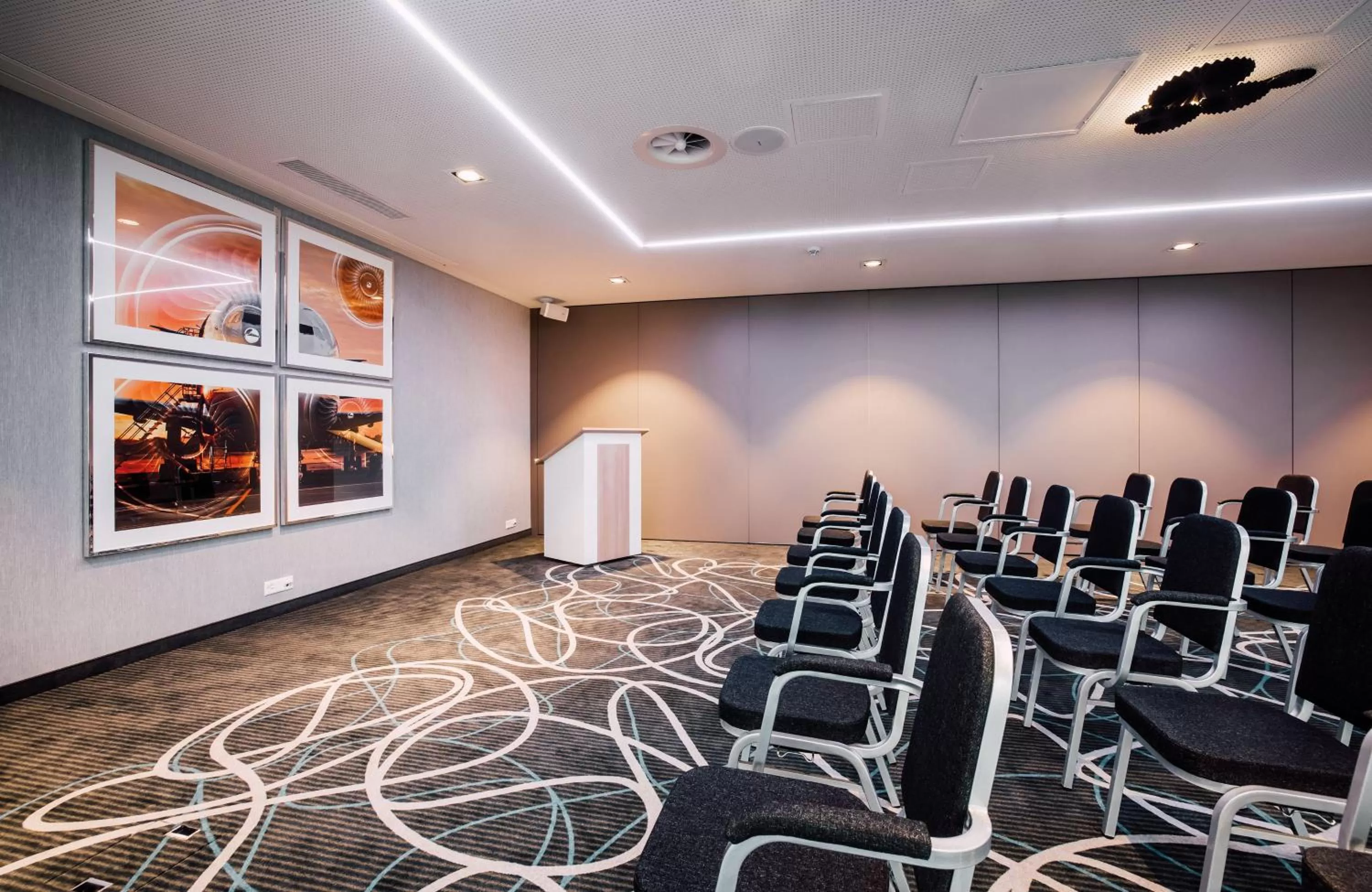 Meeting/conference room in Leonardo Hotel Zurich Airport