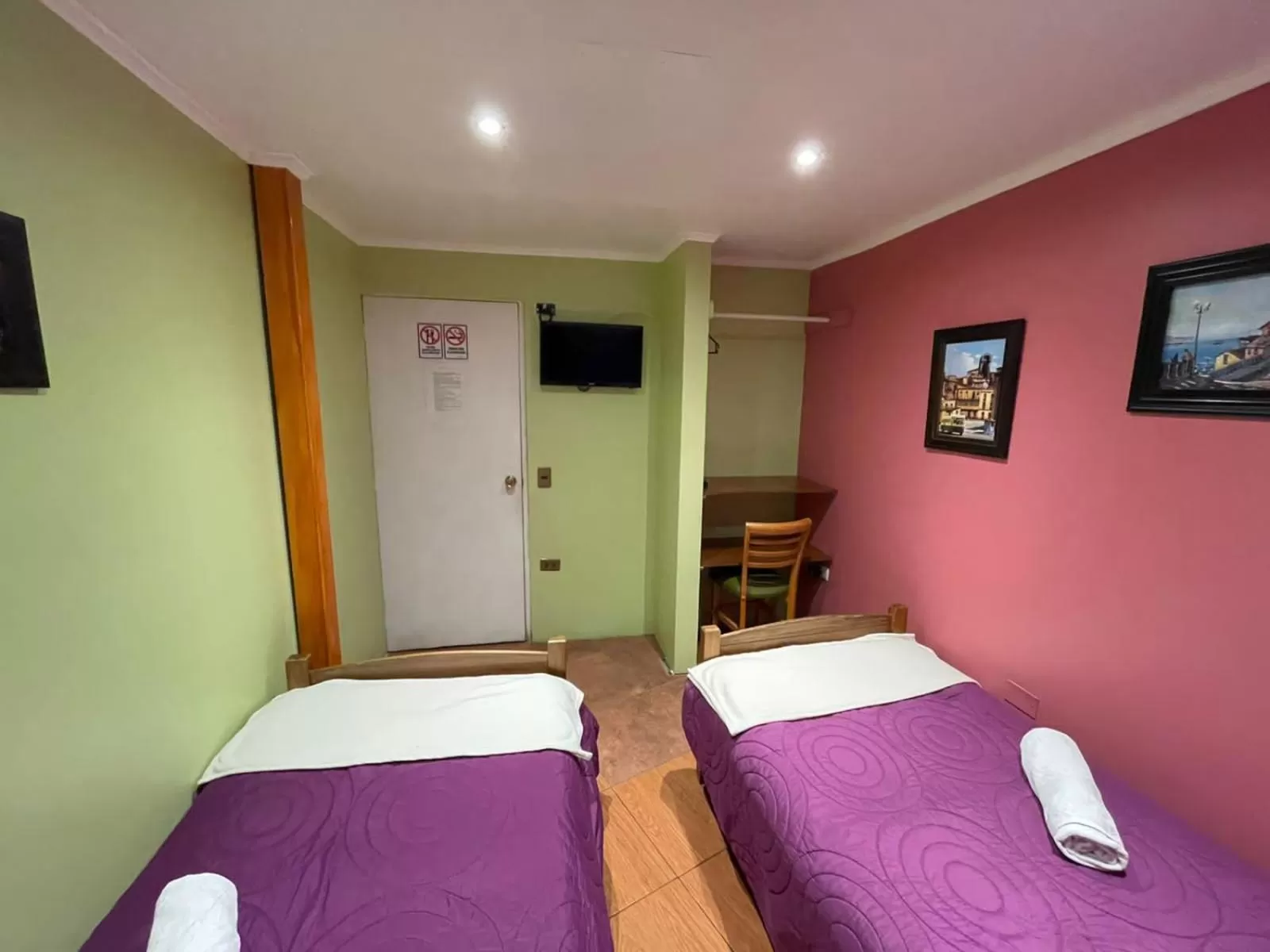 Photo of the whole room, Bed in Hostal Recuerdos de Familia