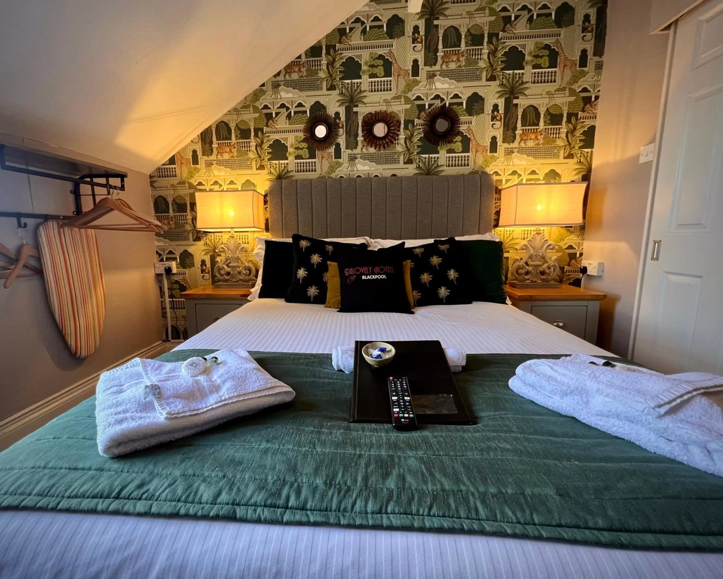 Bed in Delovely Hotel