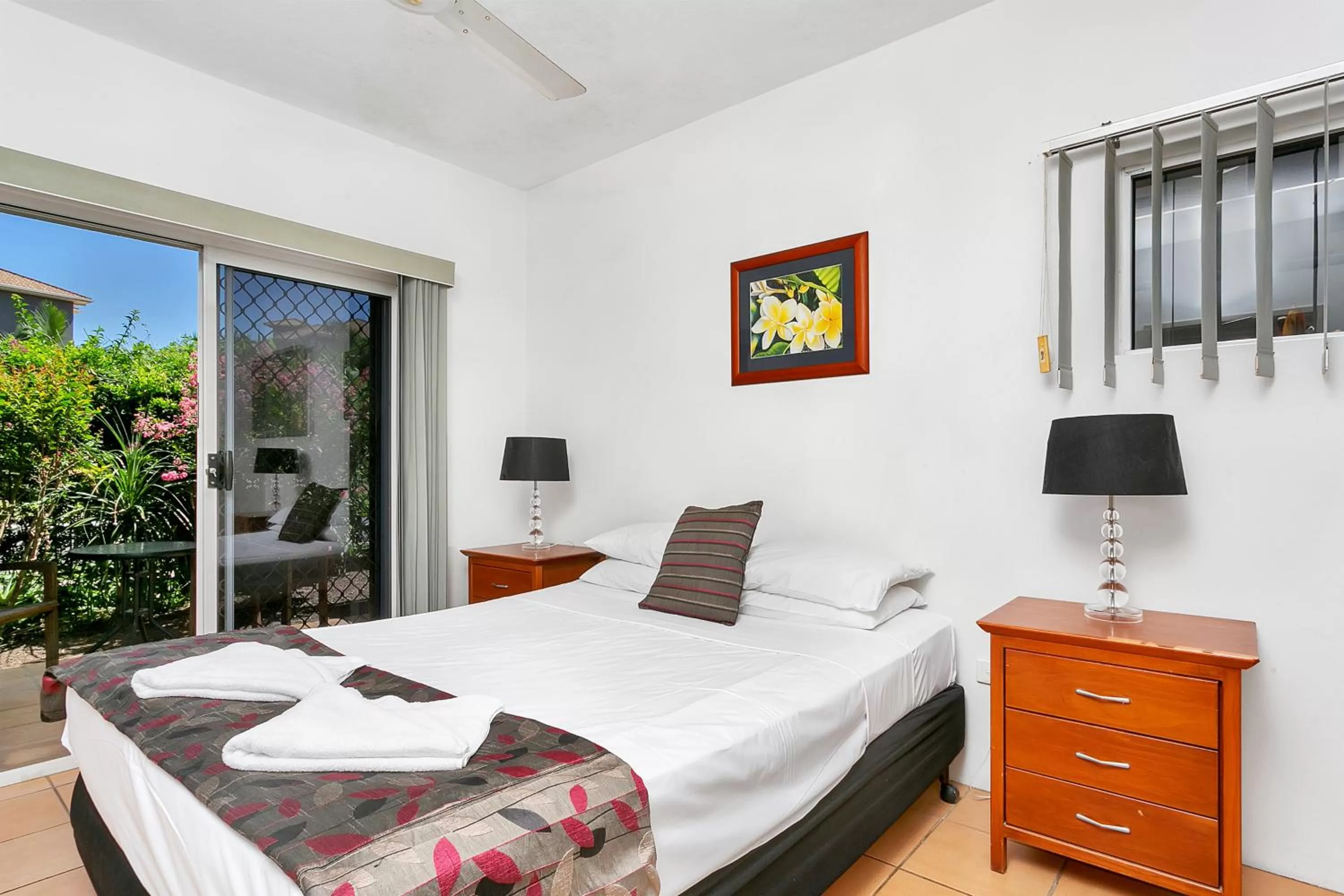 Bedroom, Bed in Cairns Reef Apartments & Motel