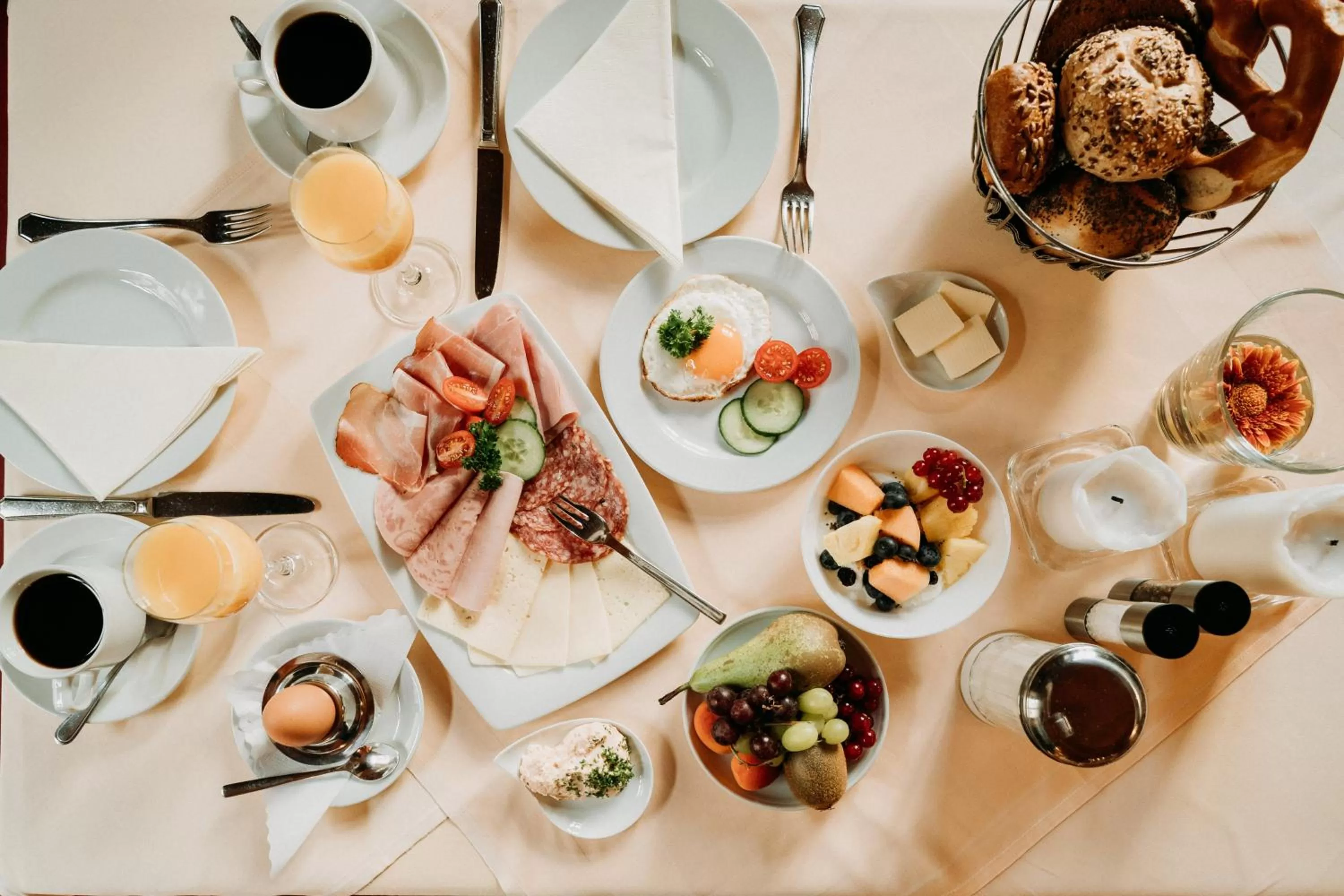 Buffet breakfast in Fränkischer Gasthof-Hotel zum Koppen