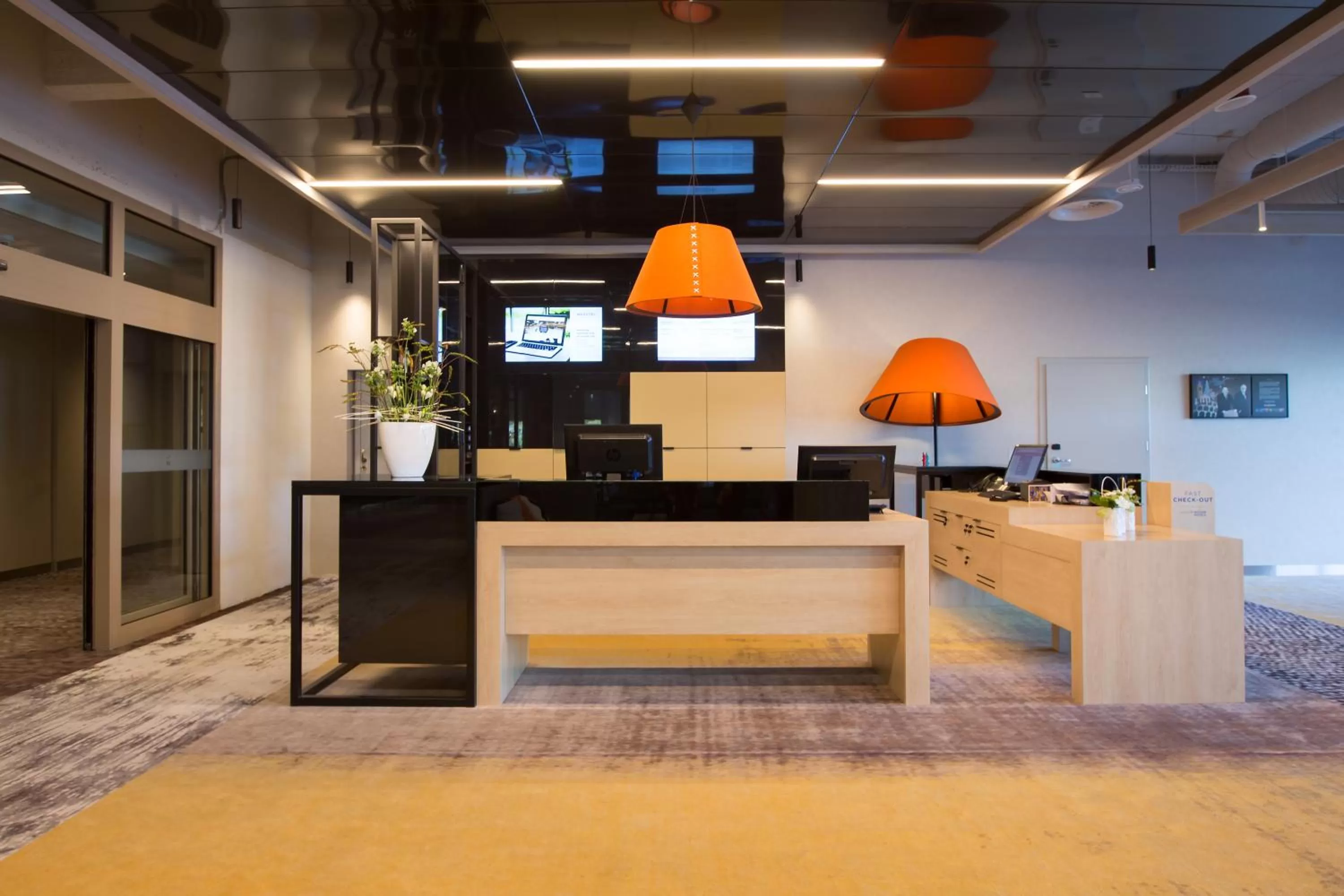 Lobby or reception in Novotel Wrocław Centrum