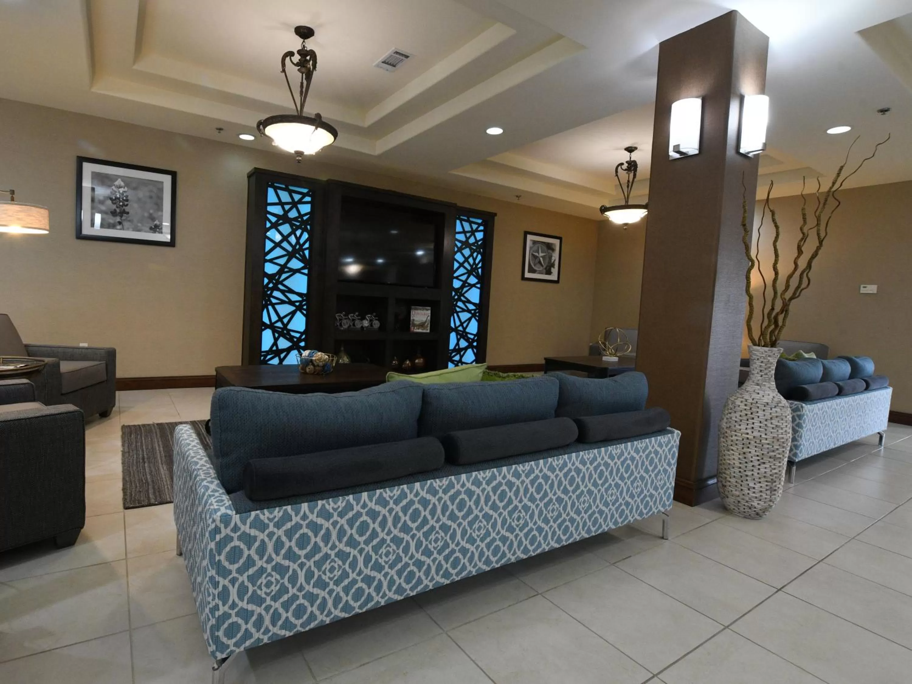 Seating area in Baymont Inn & Suites by Wyndham Glen Rose