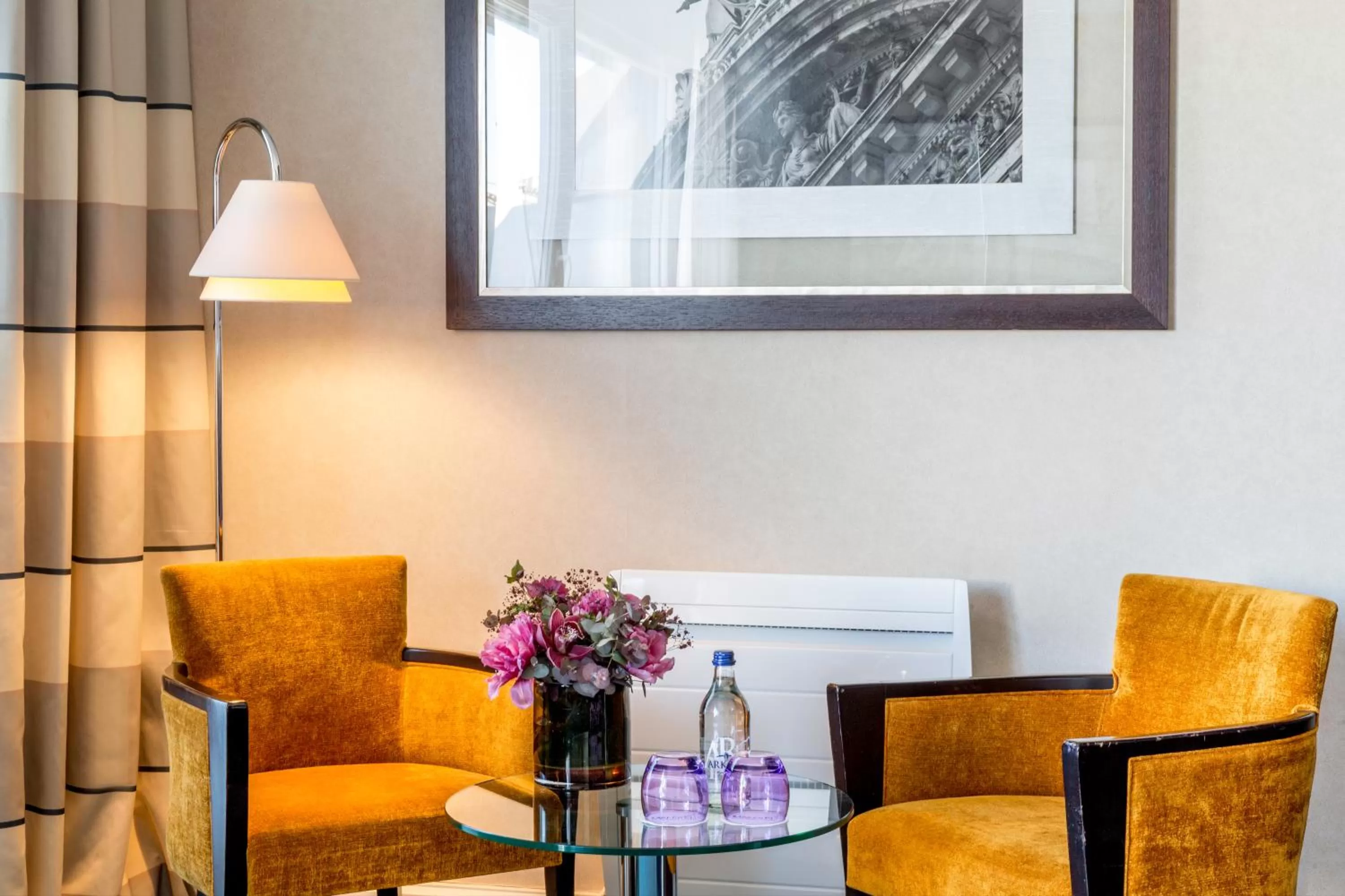 Decorative detail in Auteuil Manotel