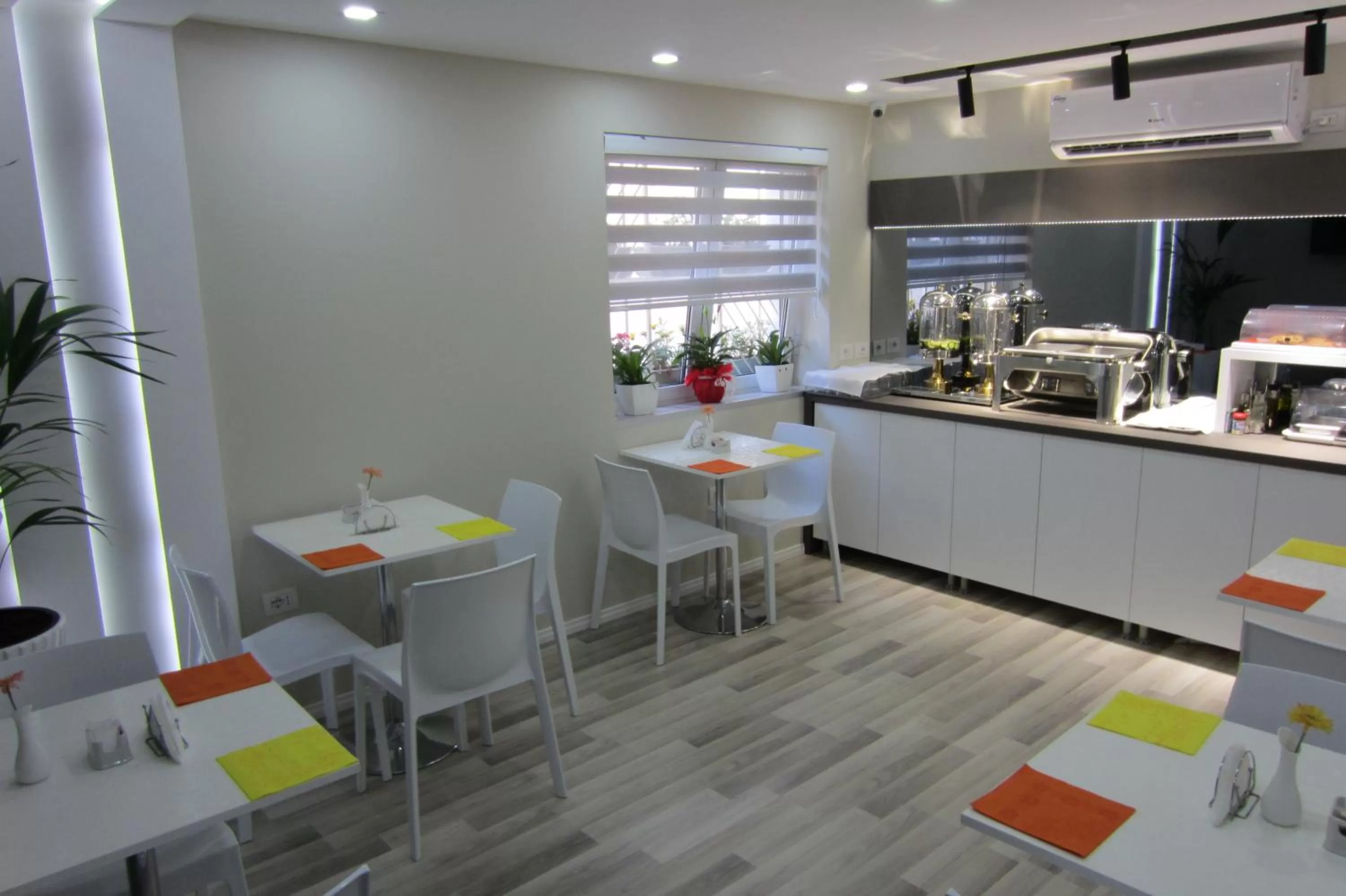 Continental breakfast in Freddy's Hotel