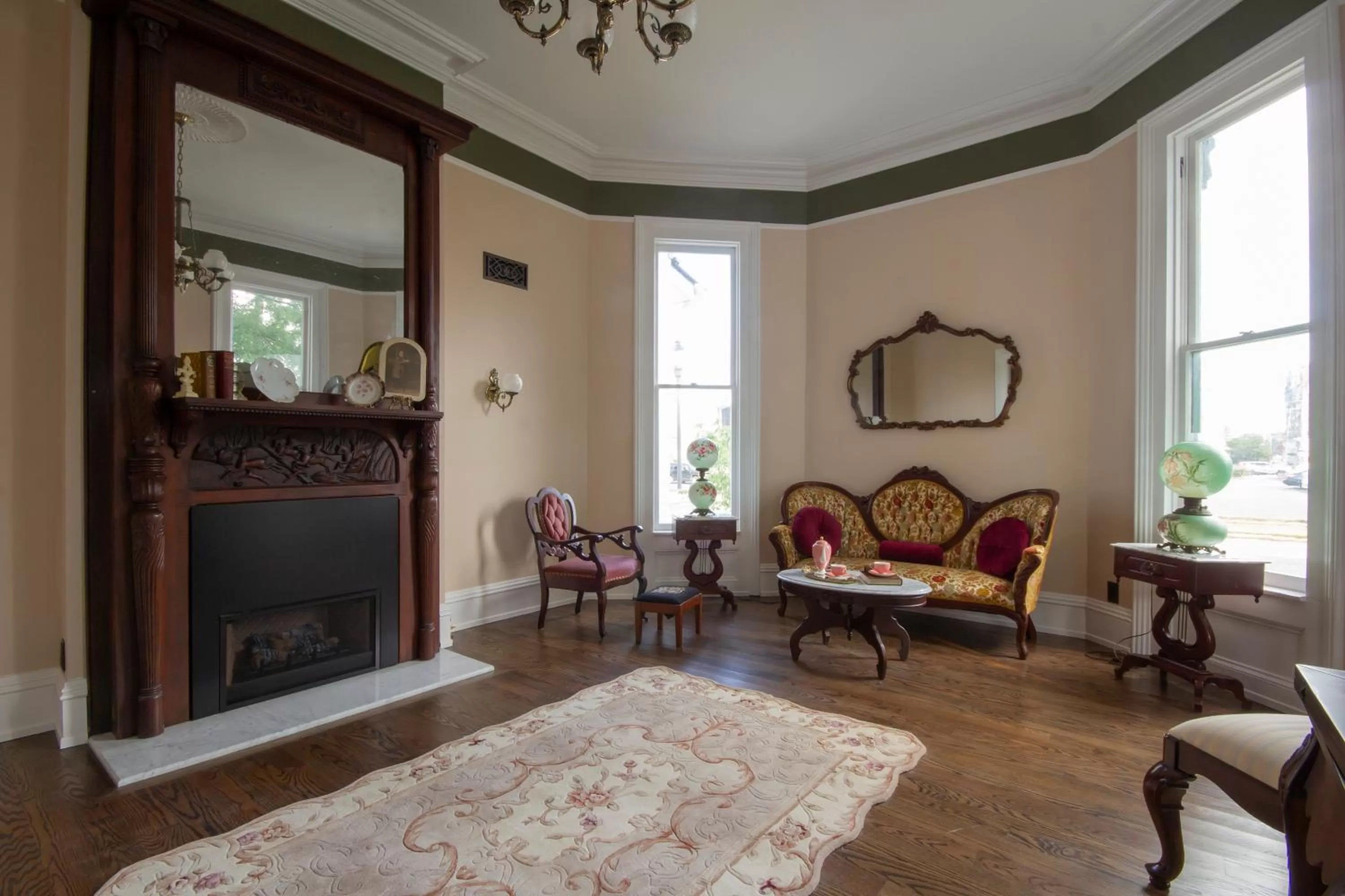 Seating Area in Belle Louise Historic Bed & Breakfast